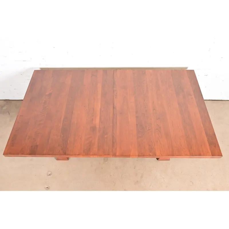 Mesa de comedor extensible Arts & Crafts Frank Lloyd Wright, recién acabada en venta 3