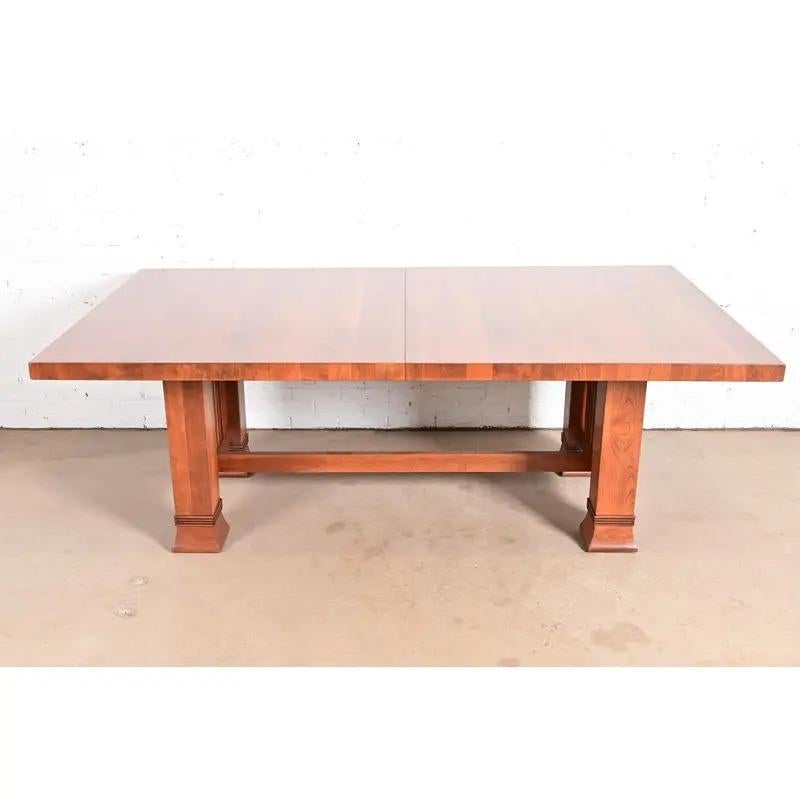 Mesa de comedor extensible Arts & Crafts Frank Lloyd Wright, recién acabada en venta 1