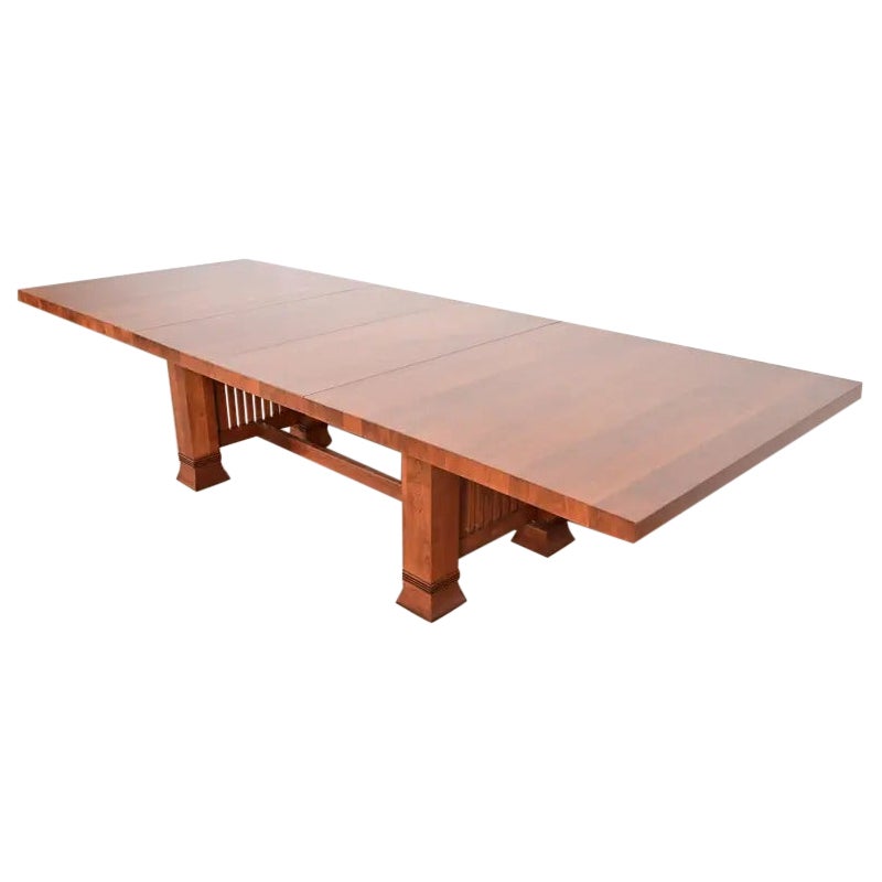 Mesa de comedor extensible Arts & Crafts Frank Lloyd Wright, recién acabada en venta