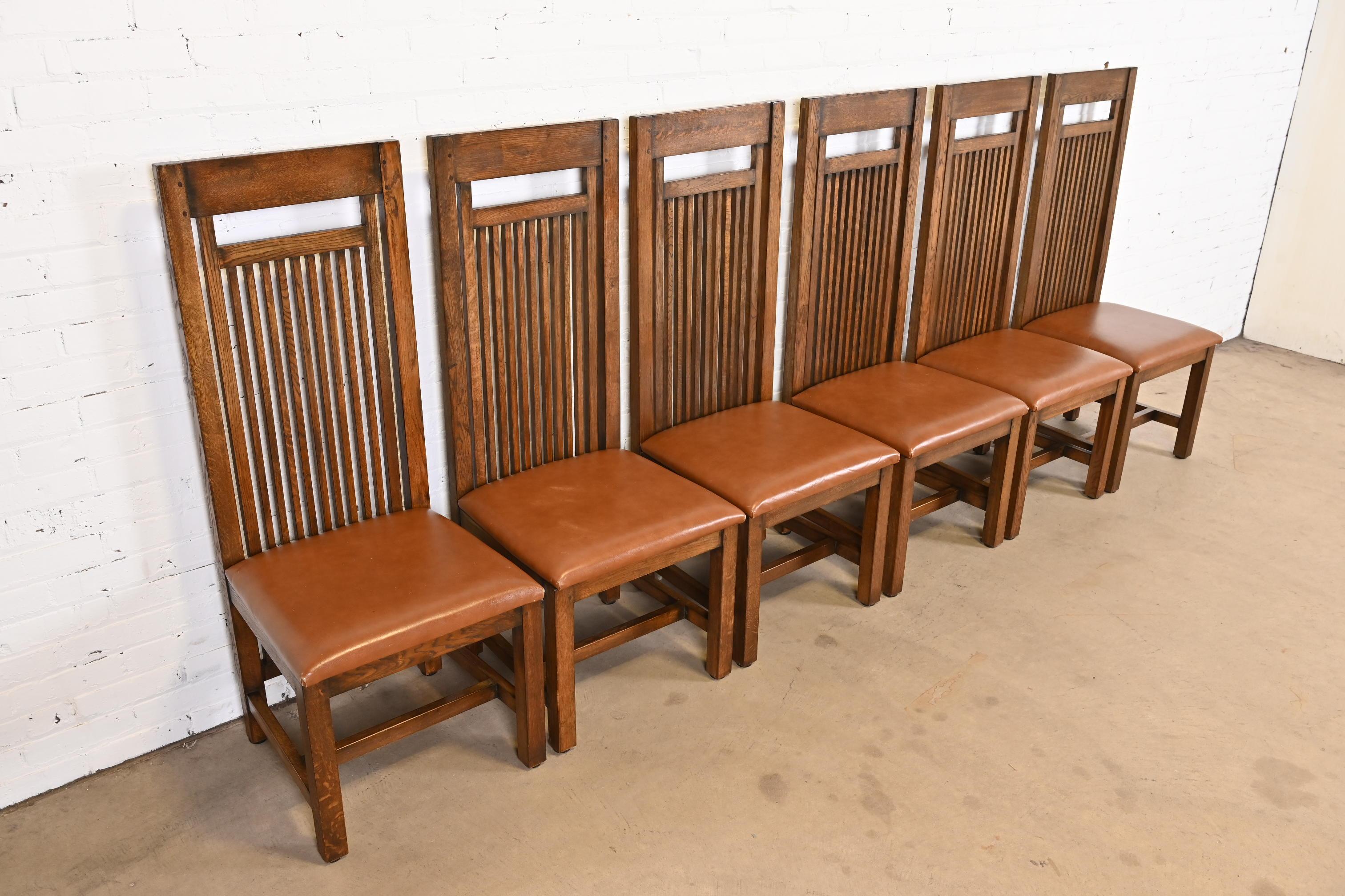 Frank Lloyd Wright Arts & Crafts Oak and Leather High Back Dining Chairs In Good Condition In South Bend, IN