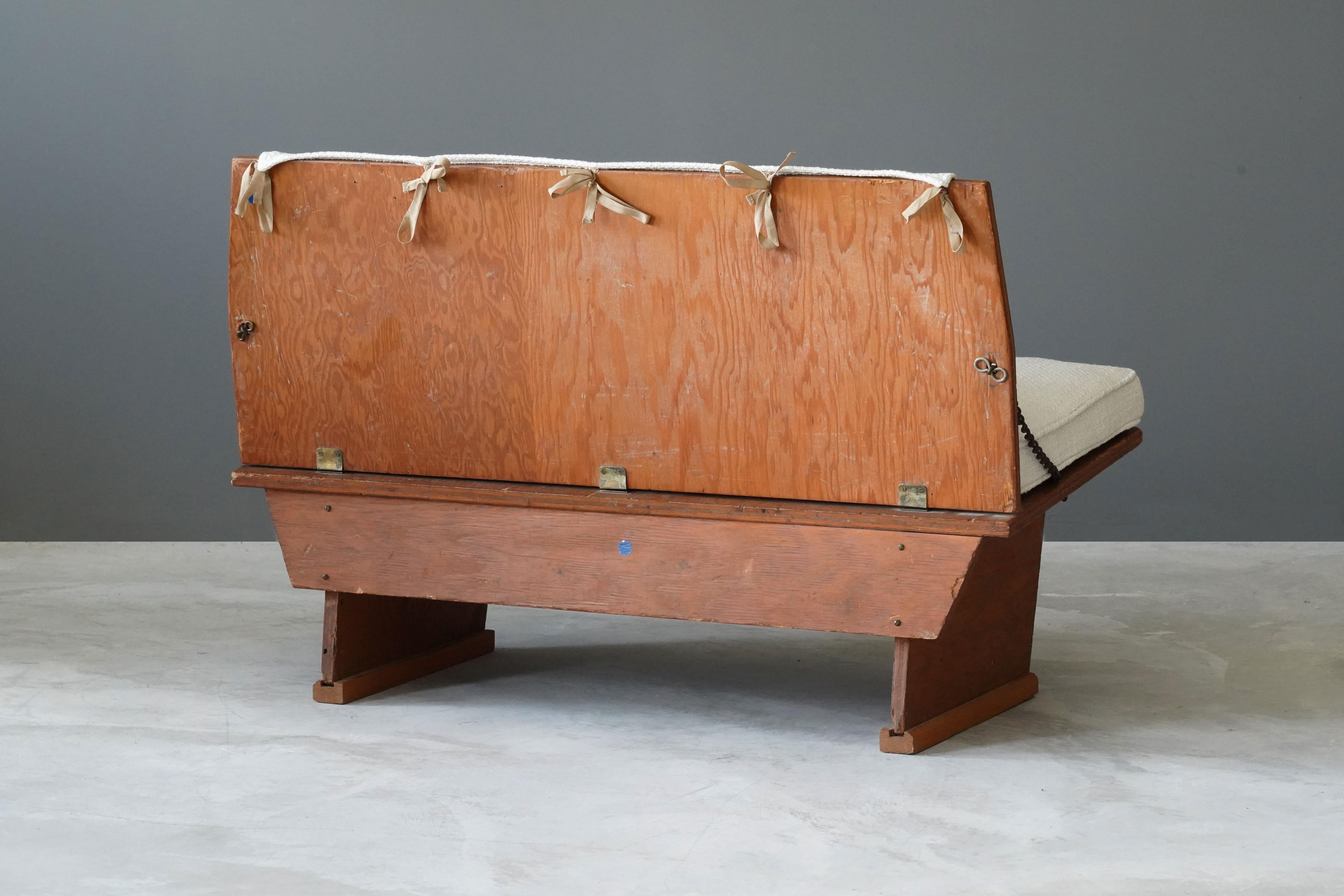 Frank Lloyd Wright Bench from Unitarian Church, Pine Plywood, Steel, Fabric 1951 In Good Condition In High Point, NC