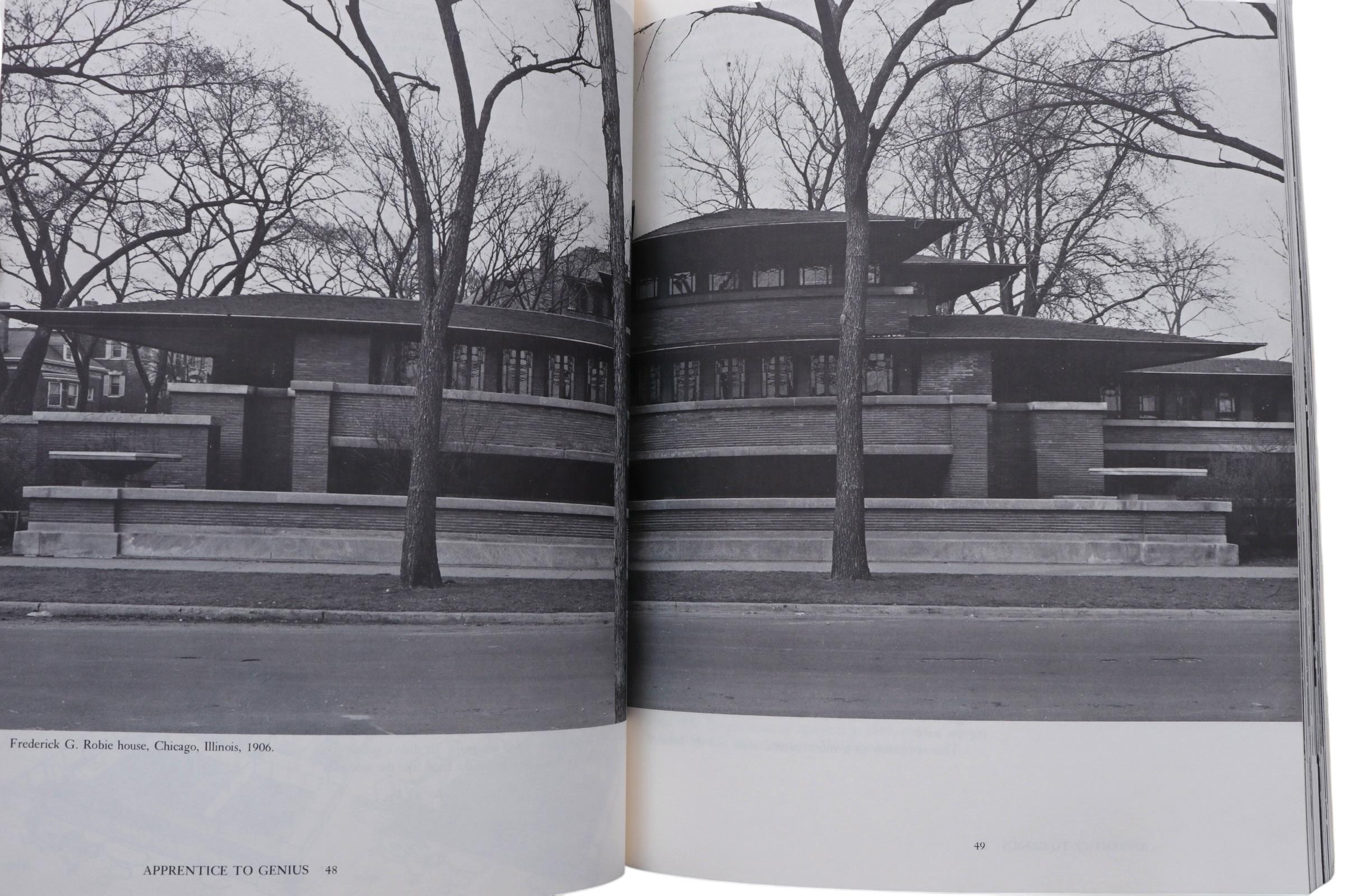 Mid-Century Modern Frank Lloyd Wright Books - Set of 2 en vente