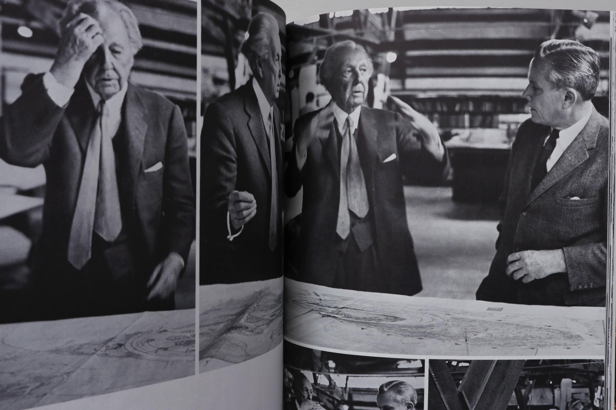 Frank Lloyd Wright Books - Set of 2 Bon état - En vente à Bradenton, FL