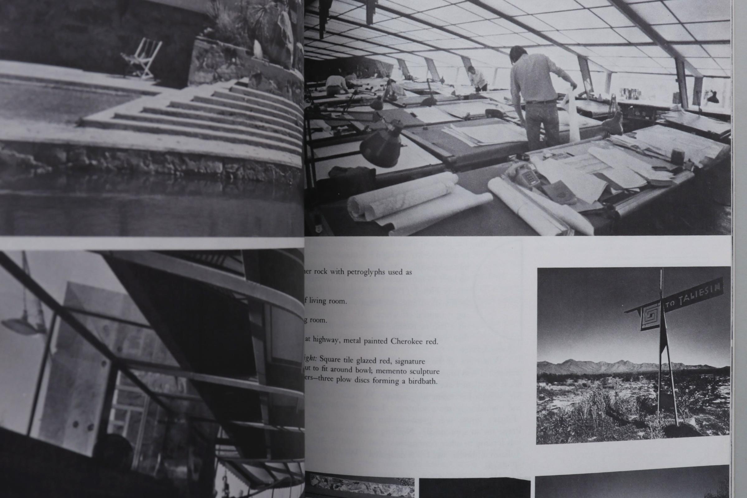 20ième siècle Frank Lloyd Wright Books - Set of 2 en vente