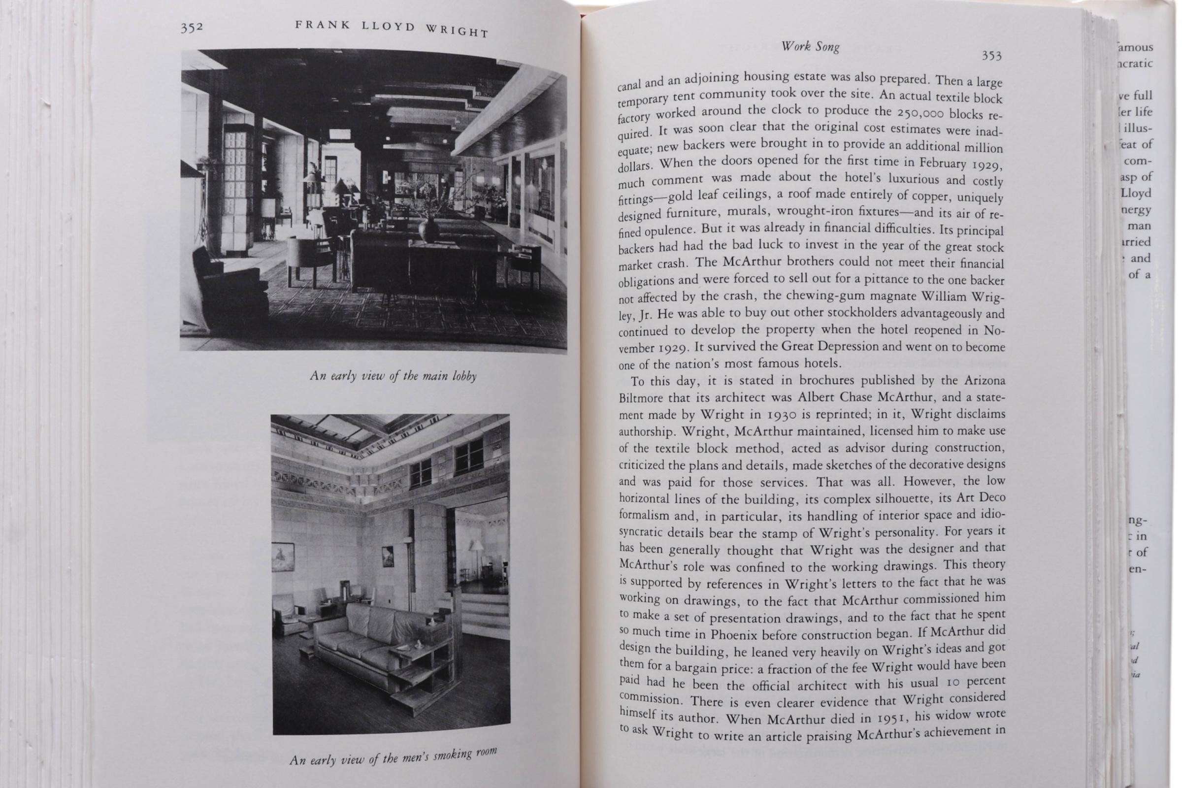 Frank Lloyd Wright Books - Set of 2 en vente 1