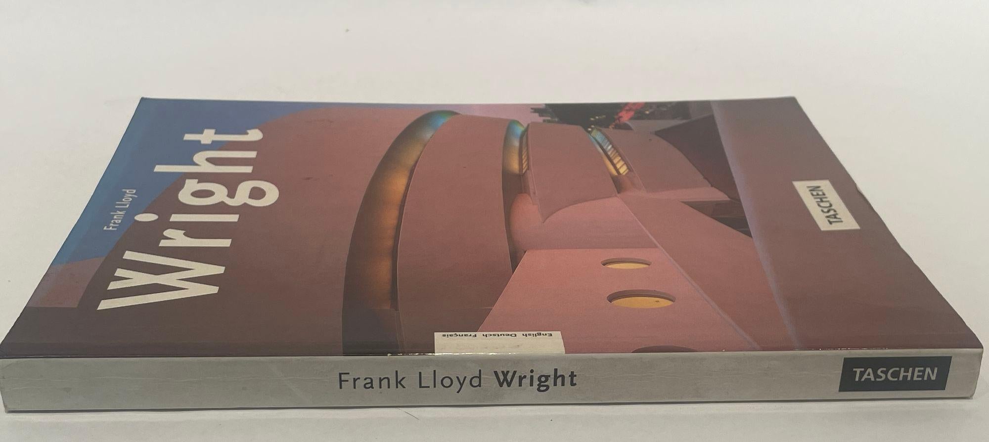 Frank Lloyd Wright par Peter Gossel et Gabriele Leuthauser Taschen 1994, Livre de poche.L'architecte américain Frank Lloyd Wright (1867-1959) a exercé une influence unique sur l'architecture de la première moitié du XXe siècle. Ce volume présente