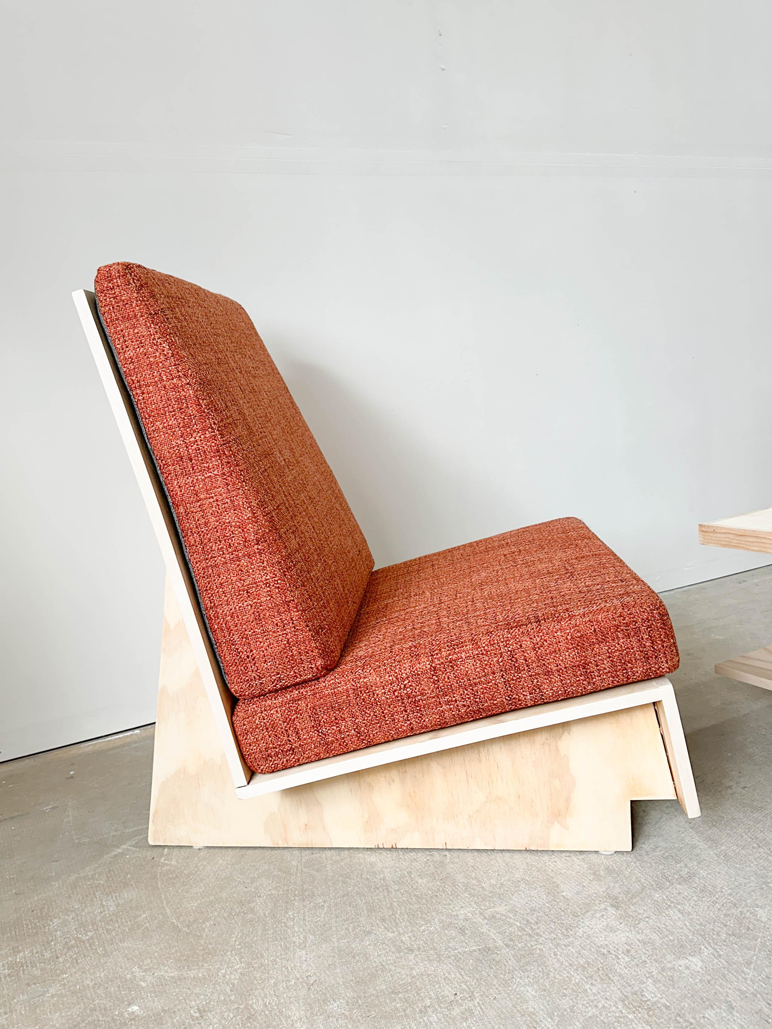 Frank Lloyd Wright Coffee Table and Lounge Chairs In Excellent Condition For Sale In Kalamazoo, MI