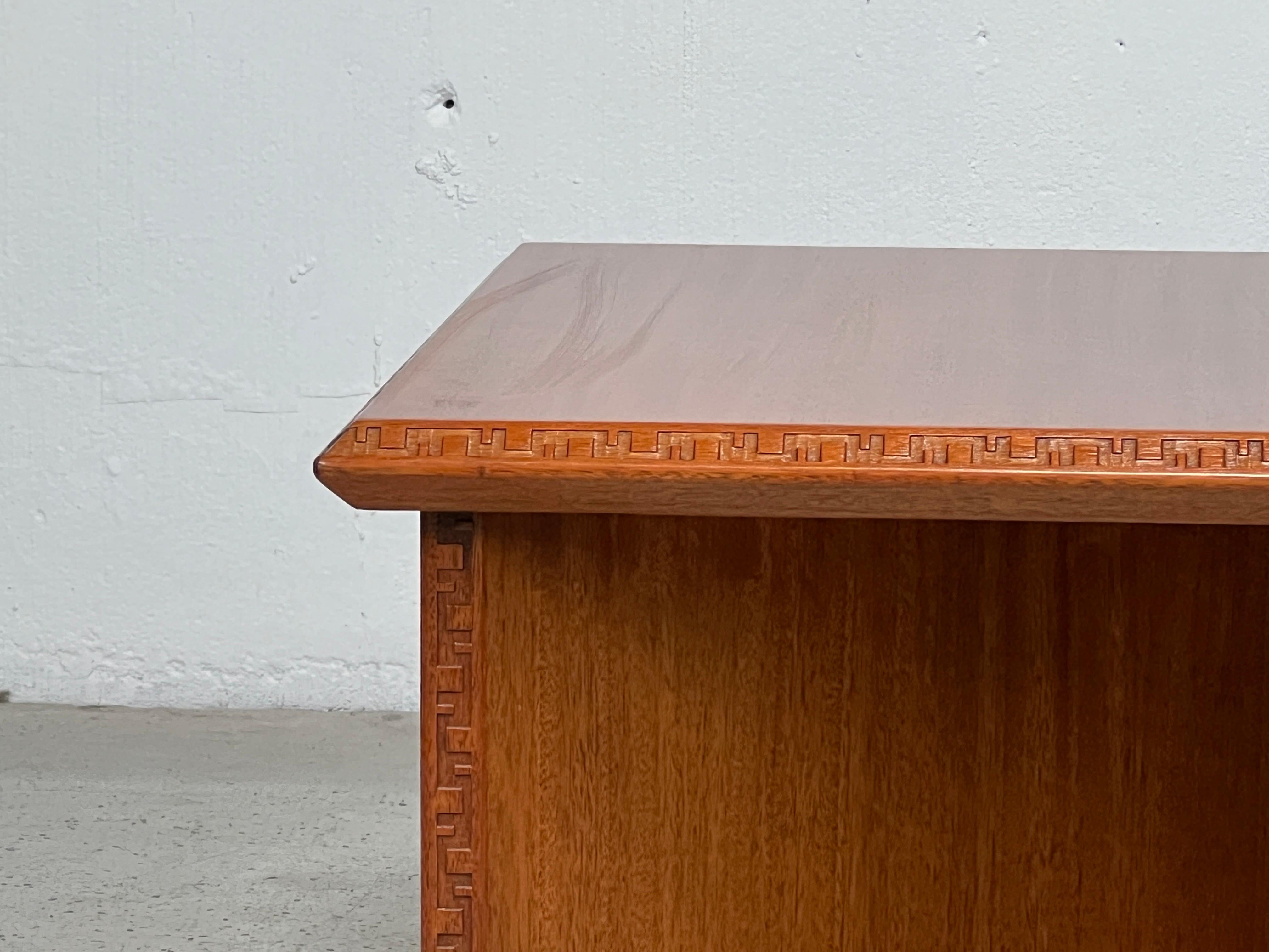 Milieu du XXe siècle Table basse Frank Lloyd Wright pour Henredon en vente