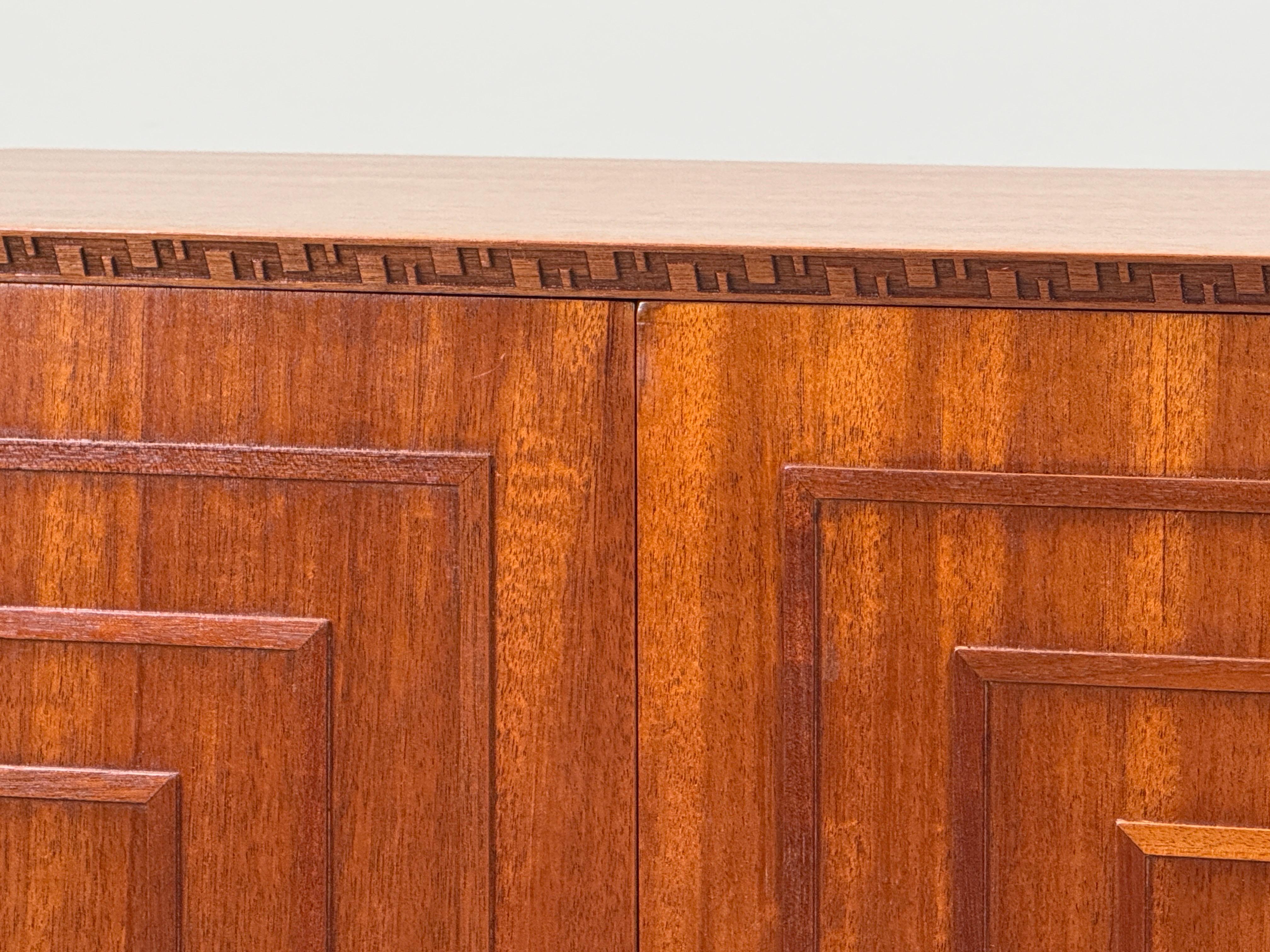 Cabinet à carrés concentriques de Frank Lloyd Wright pour Henredon en vente 13