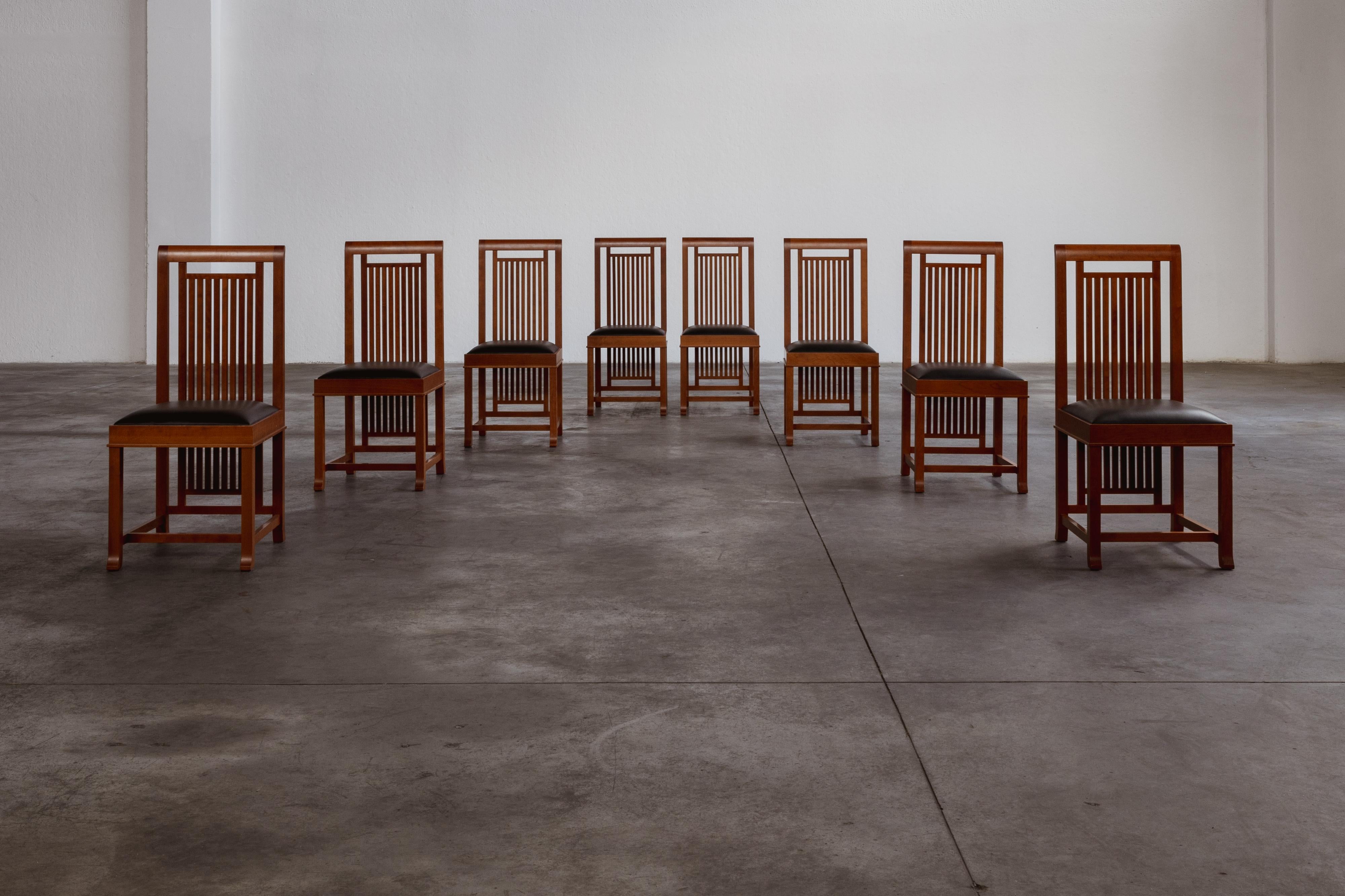 Frank Lloyd Wright “Coonley 2” Dining Chairs for Cassina, 1907, Set of 8 In Good Condition For Sale In Lonigo, Veneto