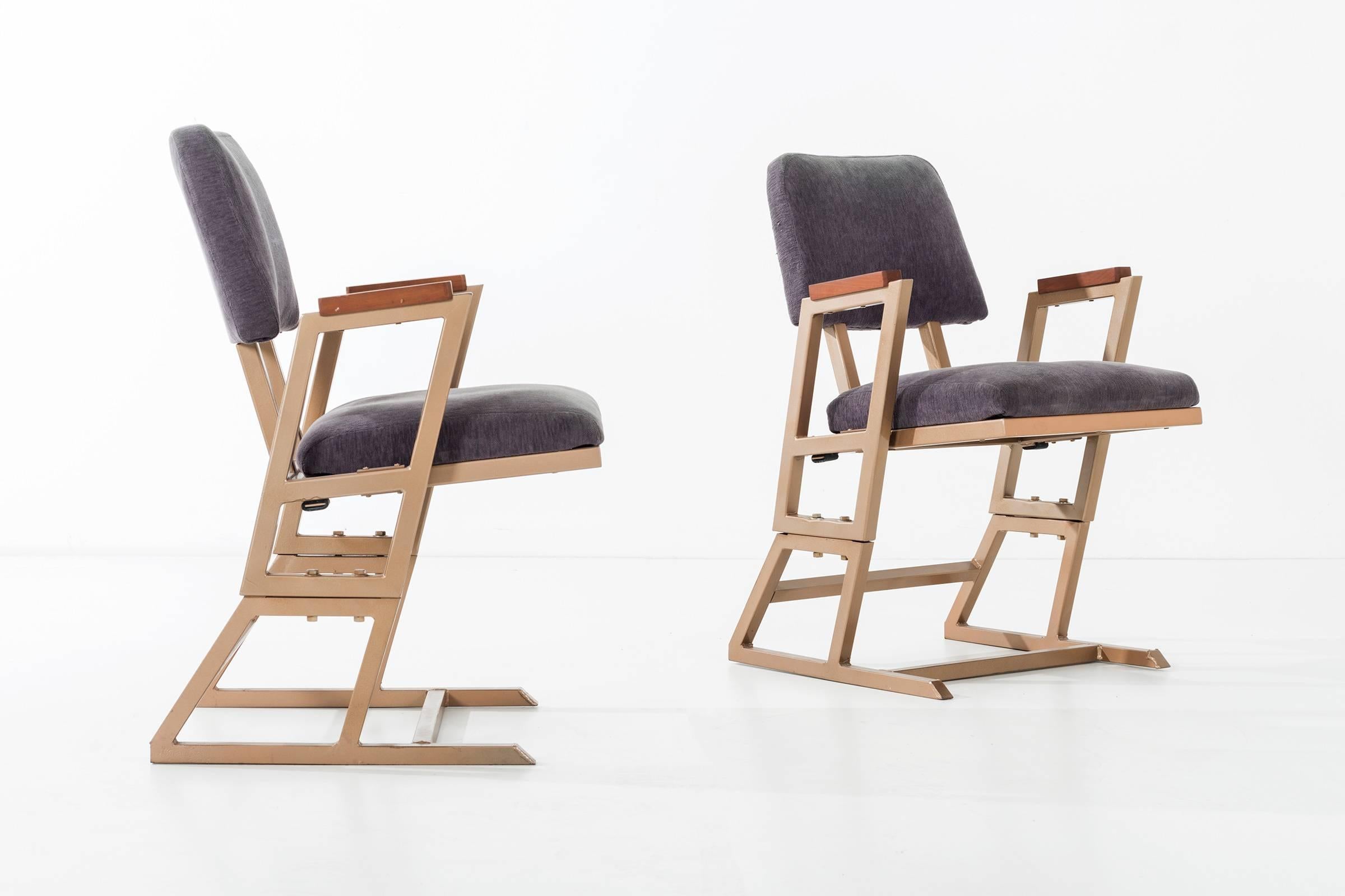 Maßgefertigte Stühle von Frank Lloyd Wright (Moderne der Mitte des Jahrhunderts) im Angebot