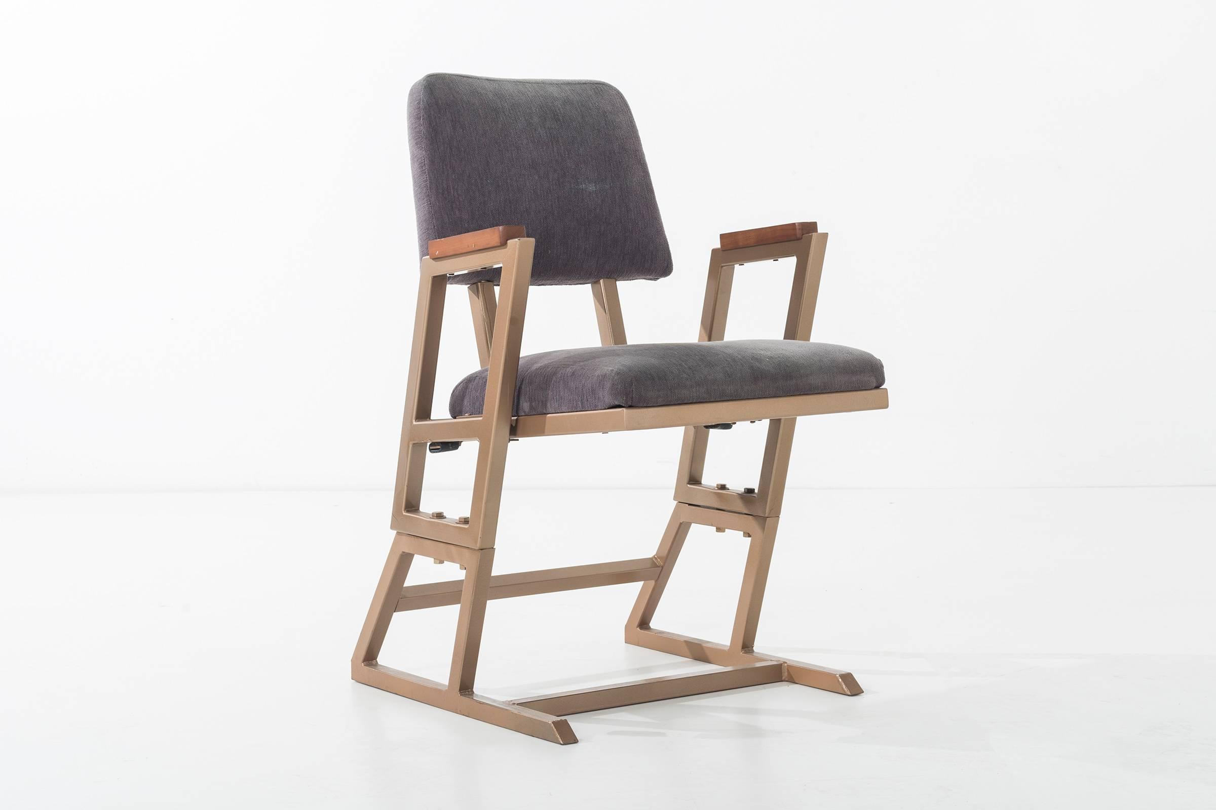 Maßgefertigte Stühle von Frank Lloyd Wright (amerikanisch) im Angebot