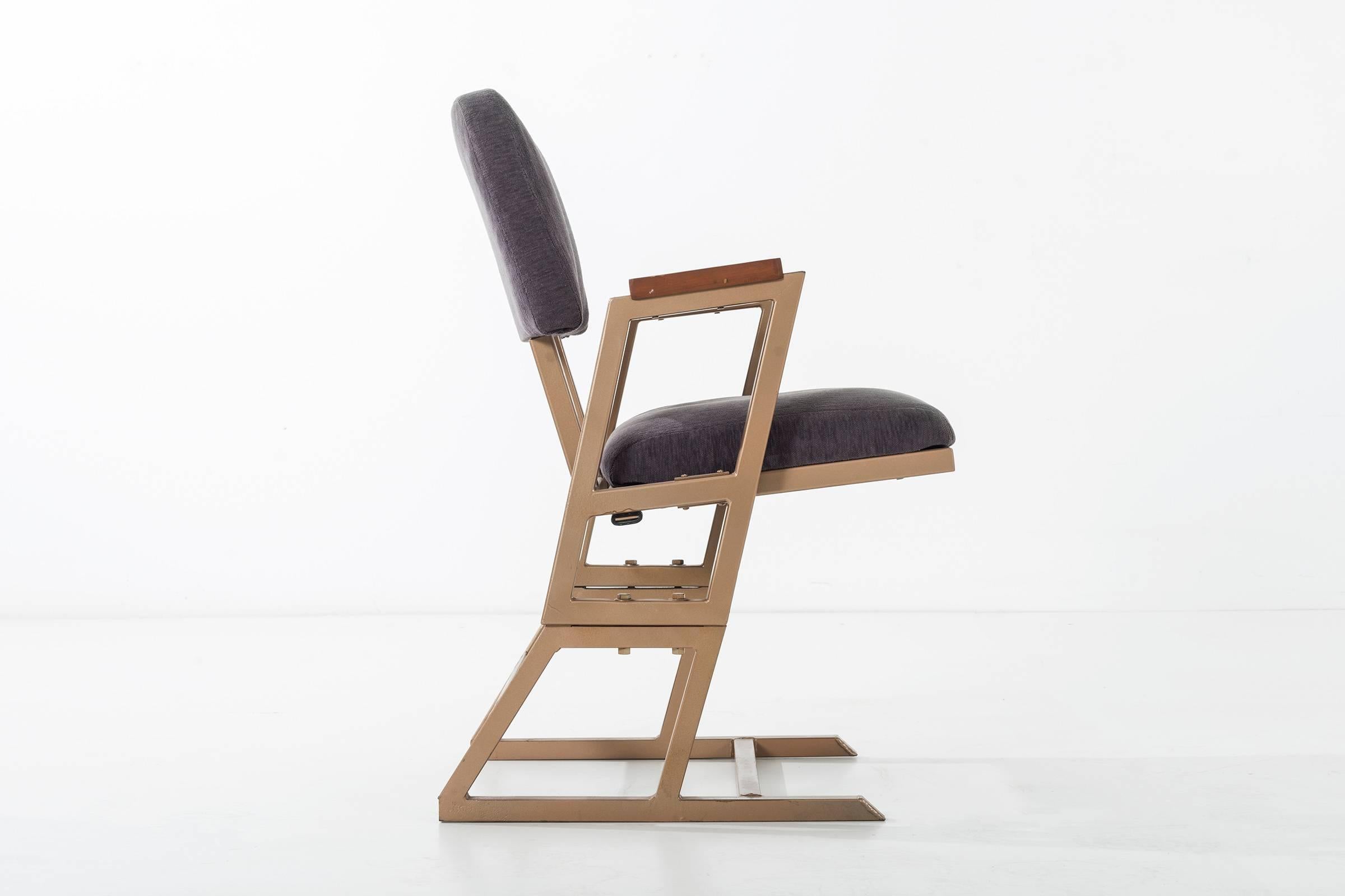 Maßgefertigte Stühle von Frank Lloyd Wright (Gemalt) im Angebot