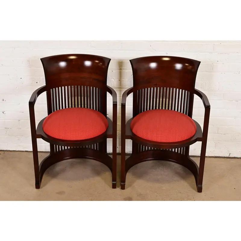 Frank Lloyd Wright für Cassina Arts & Crafts Barrel Chairs, Paar (Arts and Crafts) im Angebot
