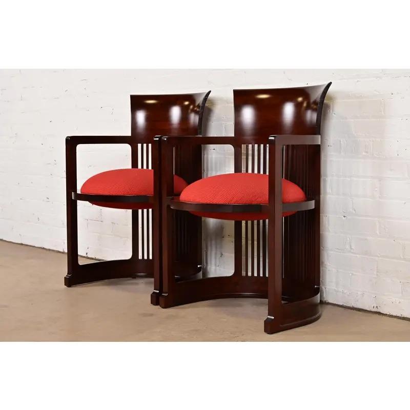 Frank Lloyd Wright für Cassina Arts & Crafts Barrel Chairs, Paar (Italienisch) im Angebot