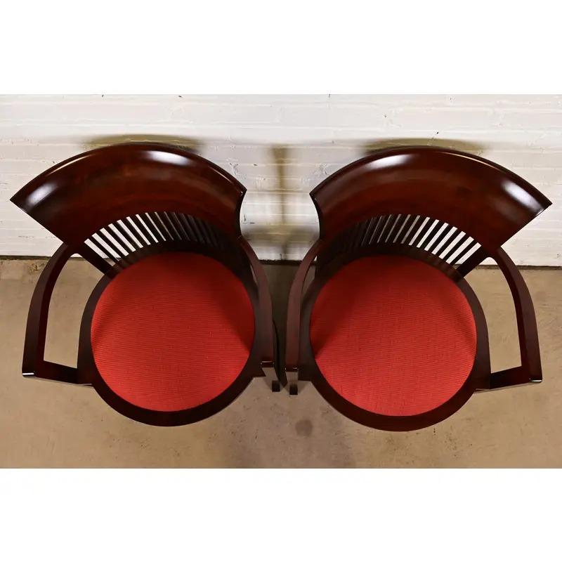Frank Lloyd Wright für Cassina Arts & Crafts Barrel Chairs, Paar (20. Jahrhundert) im Angebot