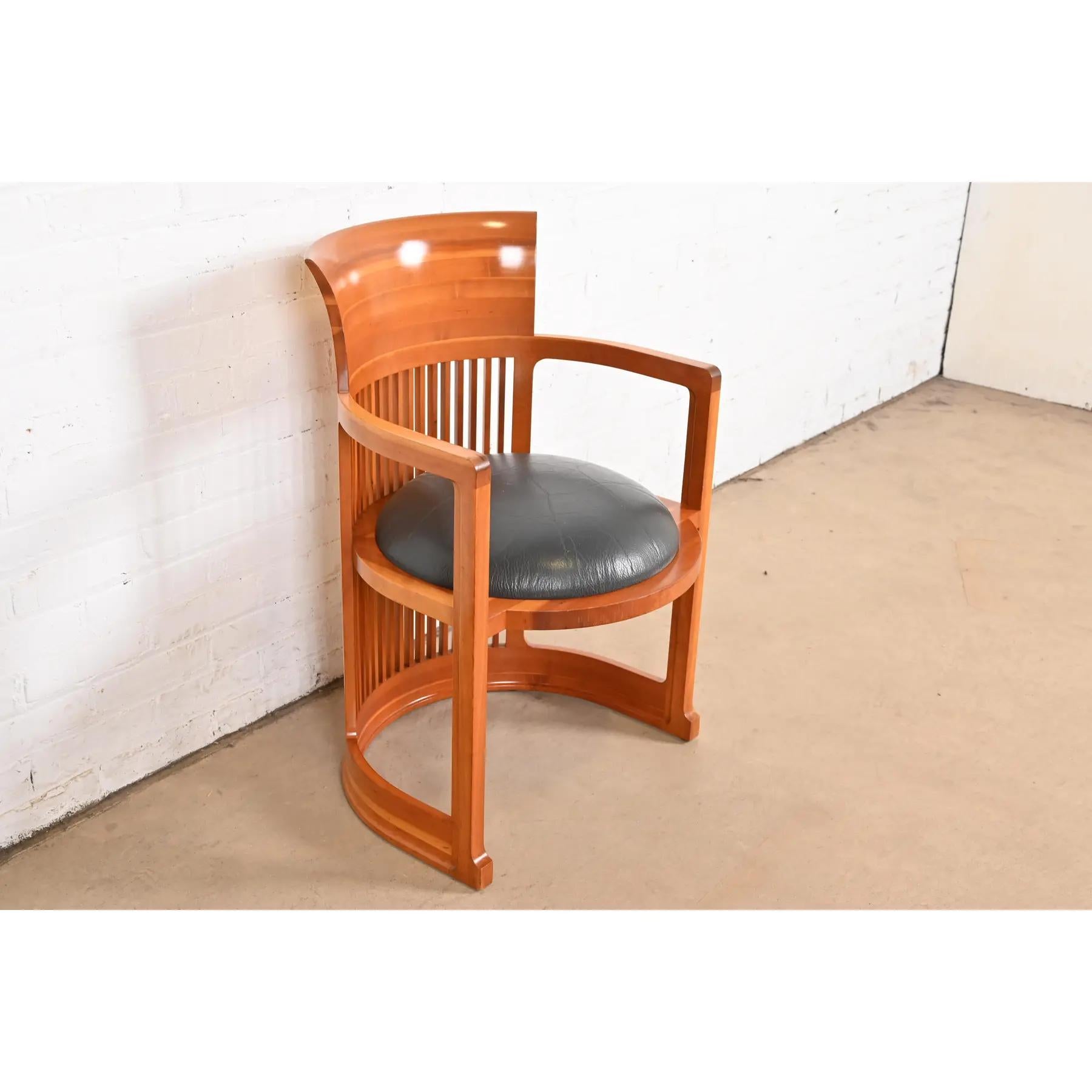Frank Lloyd Wright for Cassina Arts & Crafts Cherry Wood Barrel Chair In Good Condition In South Bend, IN