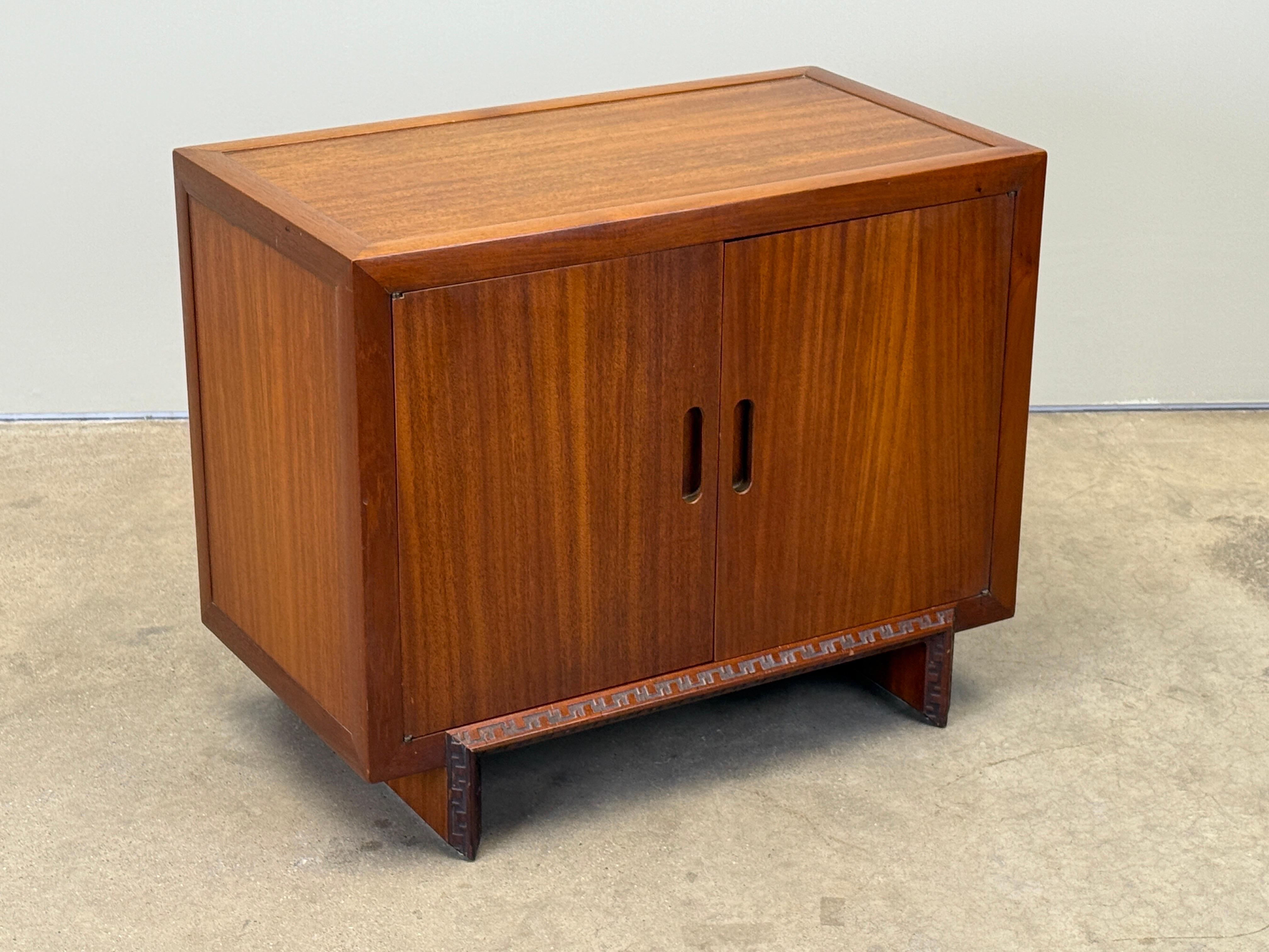 Frank Lloyd Wright per il Gabinetto Henredon in vendita 8