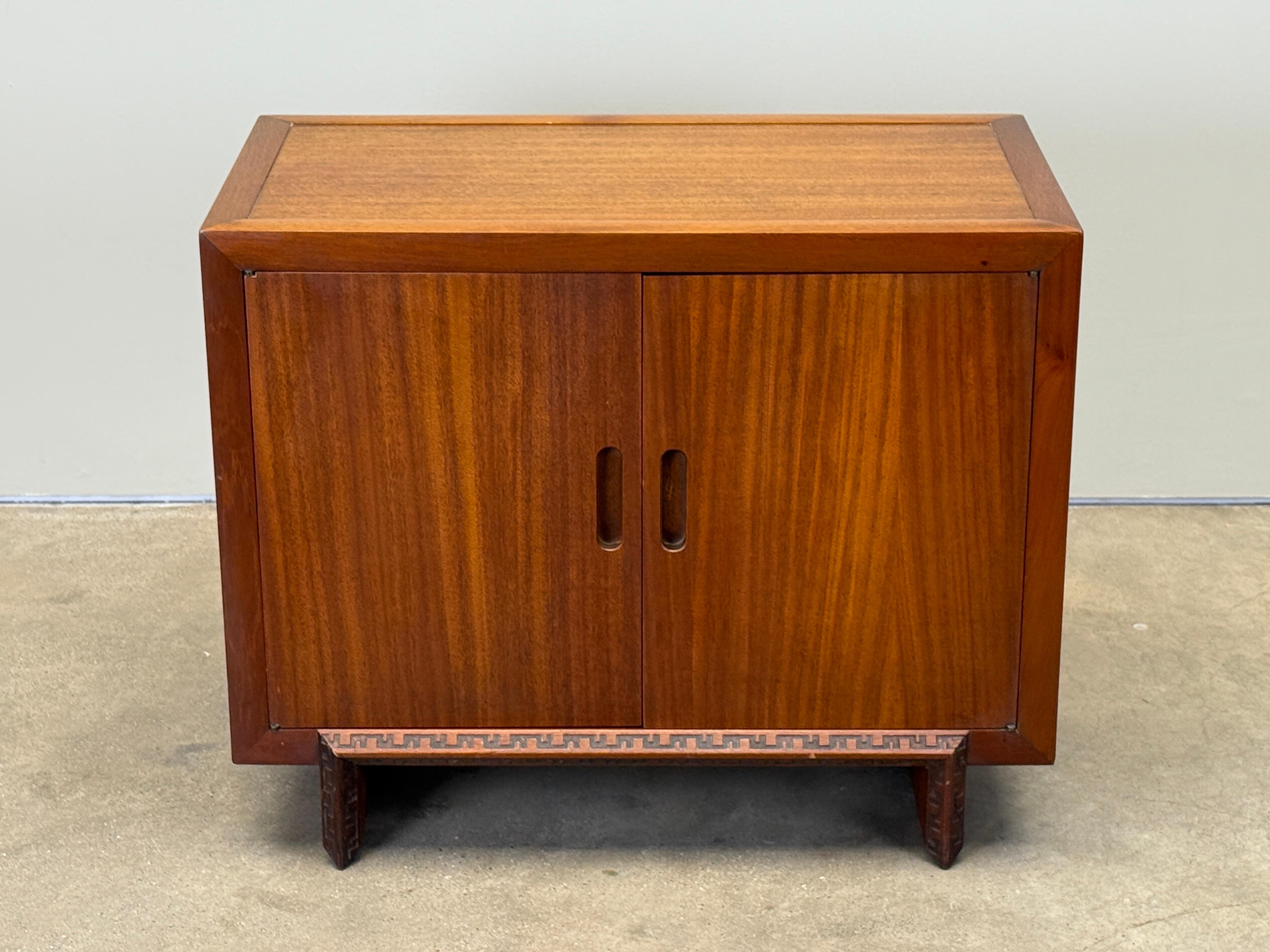 Frank Lloyd Wright per il Gabinetto Henredon in vendita 9