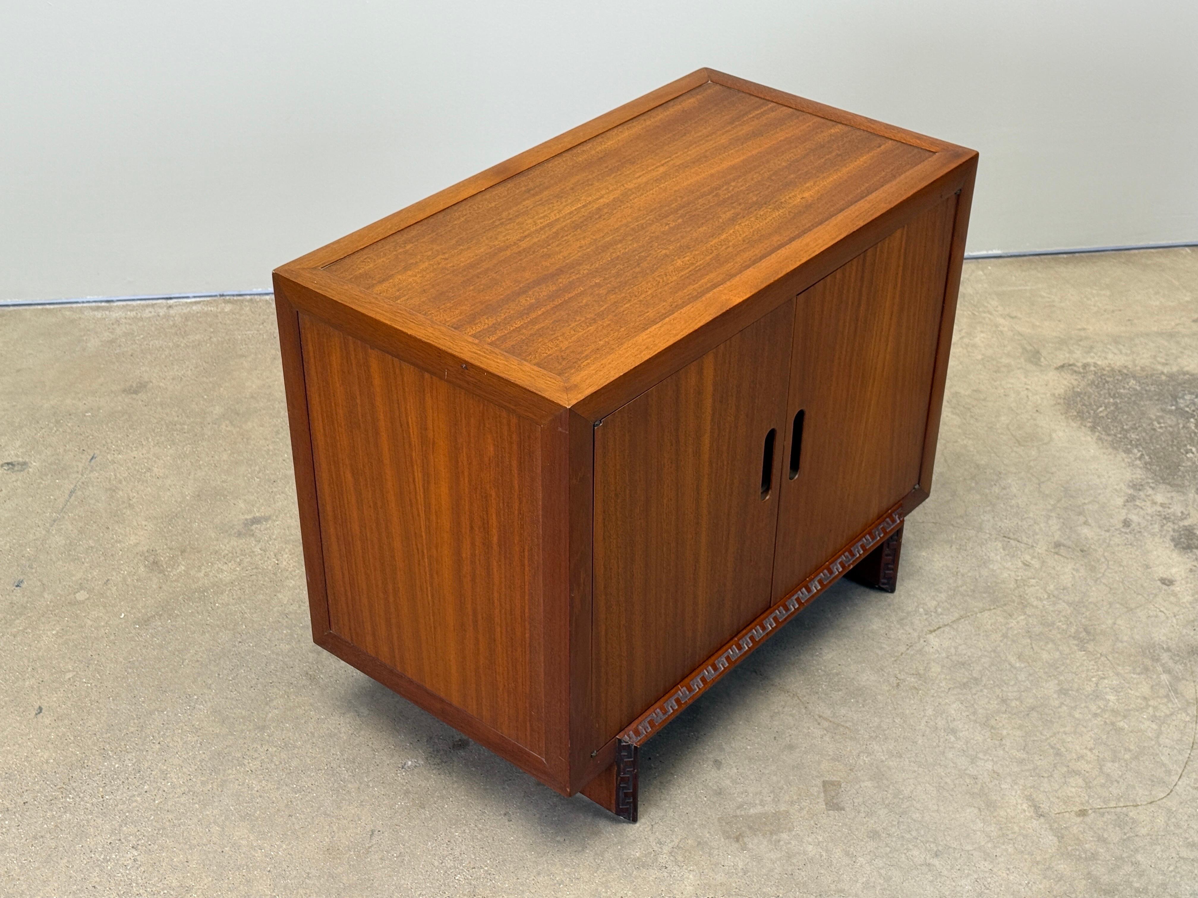 Frank Lloyd Wright per il Gabinetto Henredon in vendita 3
