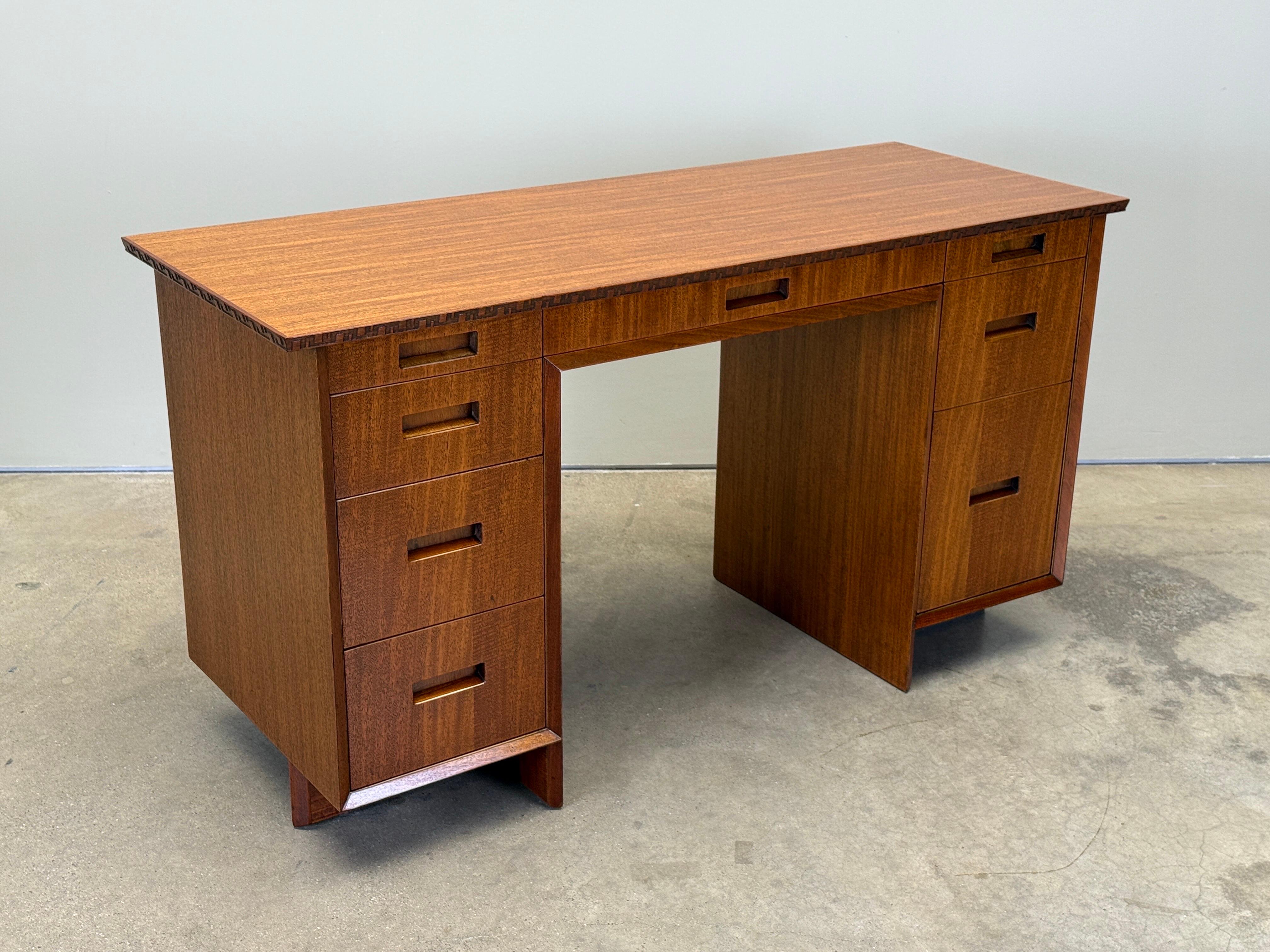 Frank Lloyd Wright pour le bureau Henredon en vente 6