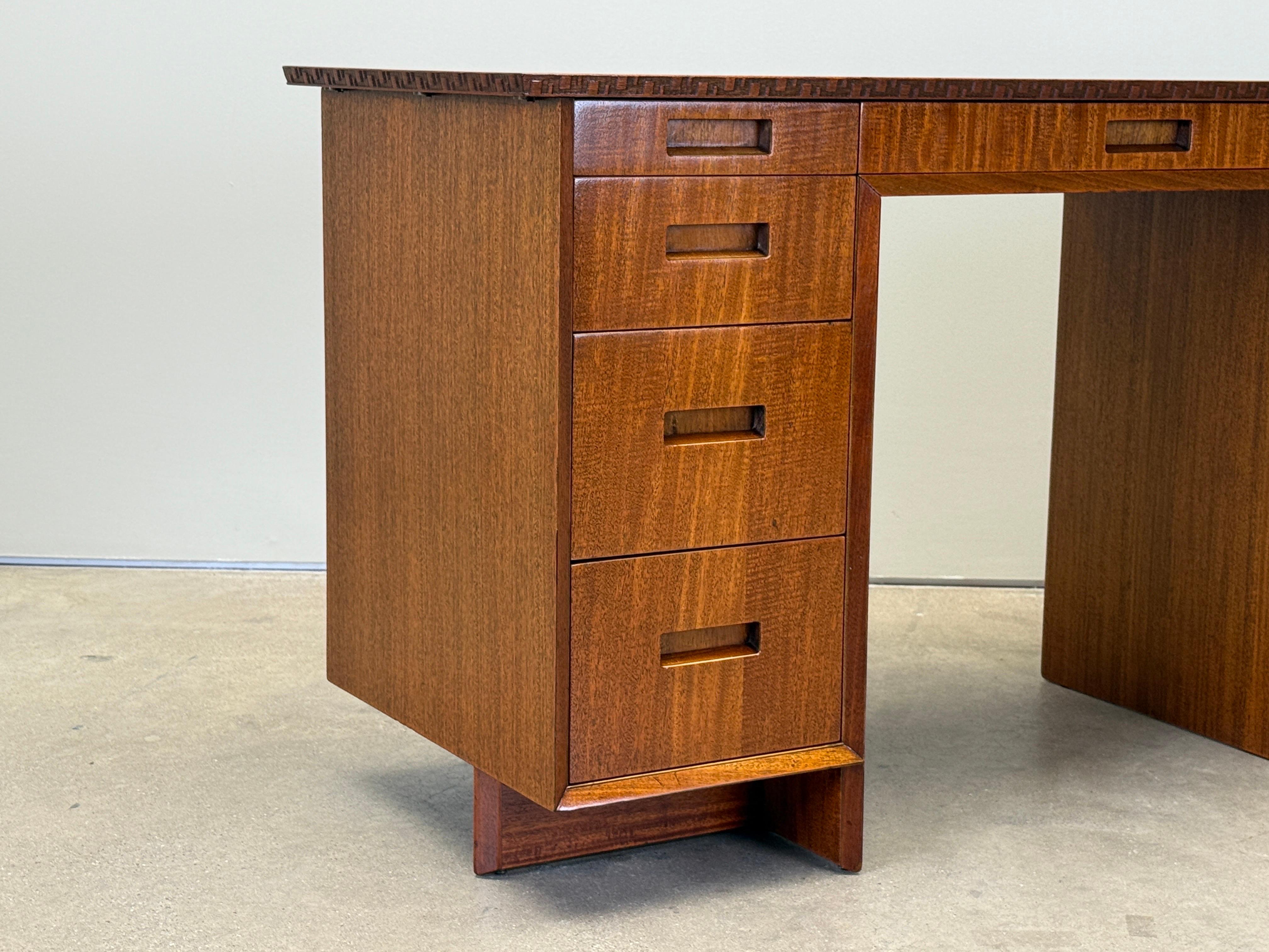 Frank Lloyd Wright pour le bureau Henredon en vente 7