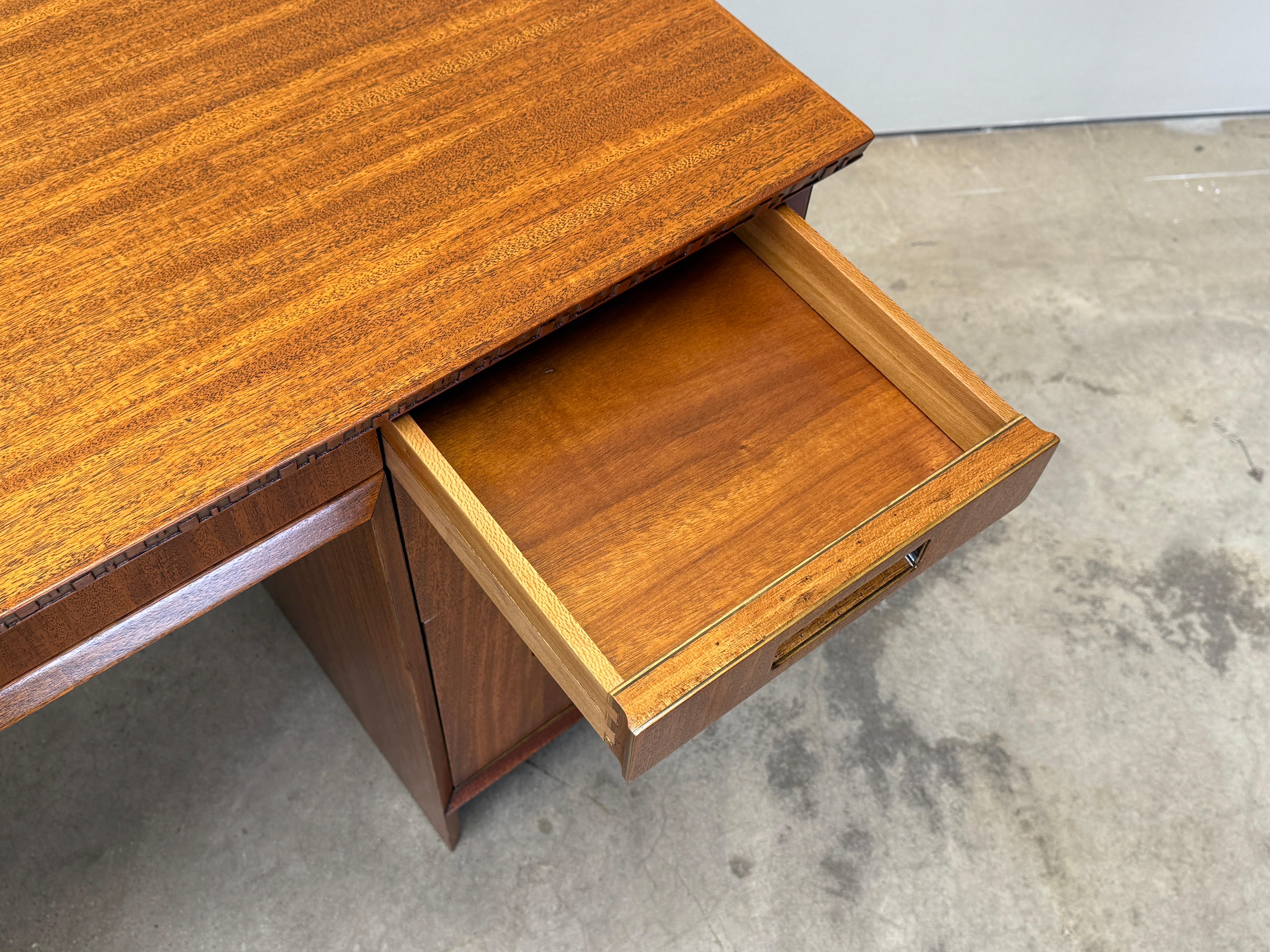Frank Lloyd Wright pour le bureau Henredon en vente 8