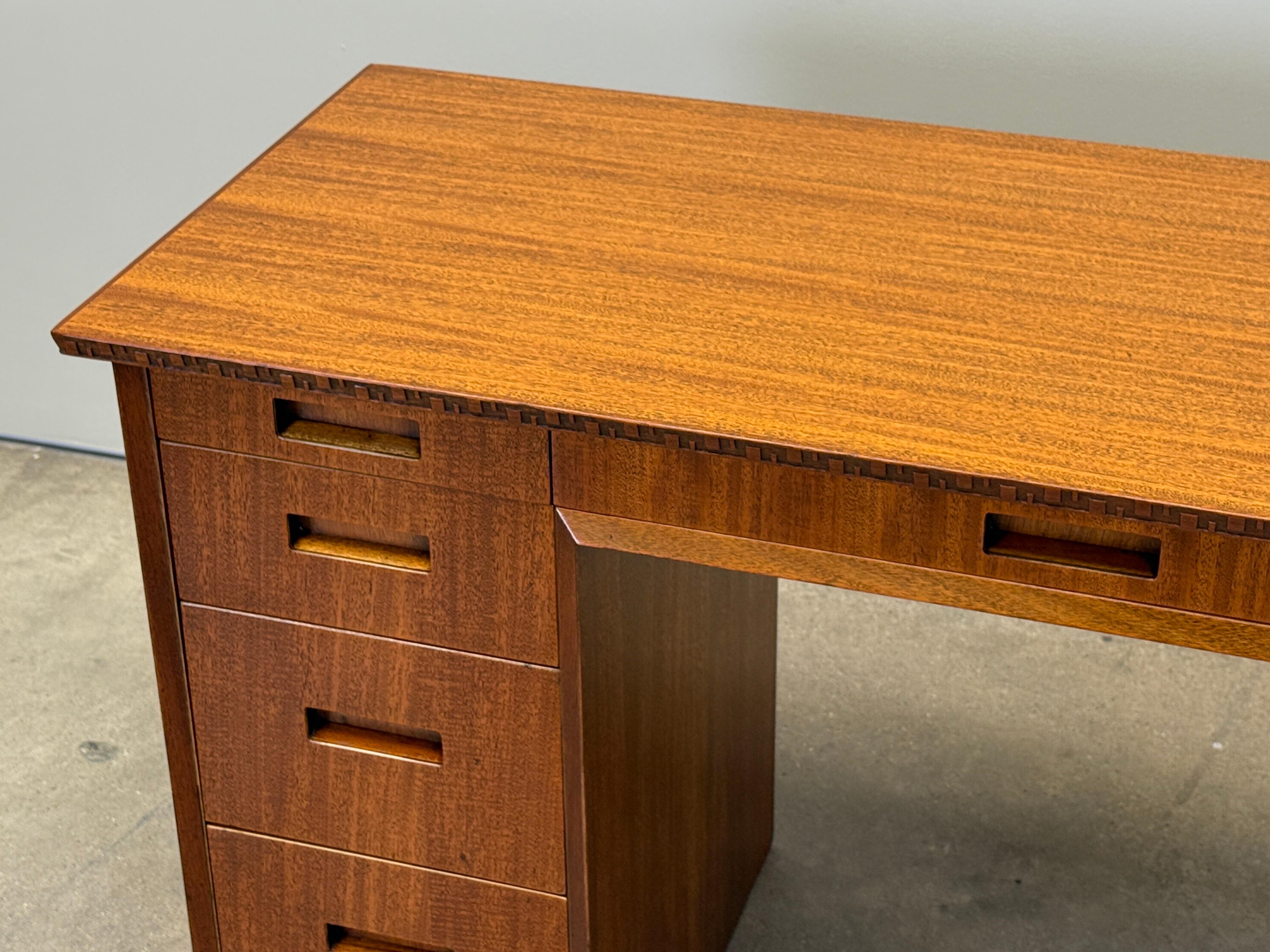 Milieu du XXe siècle Frank Lloyd Wright pour le bureau Henredon en vente