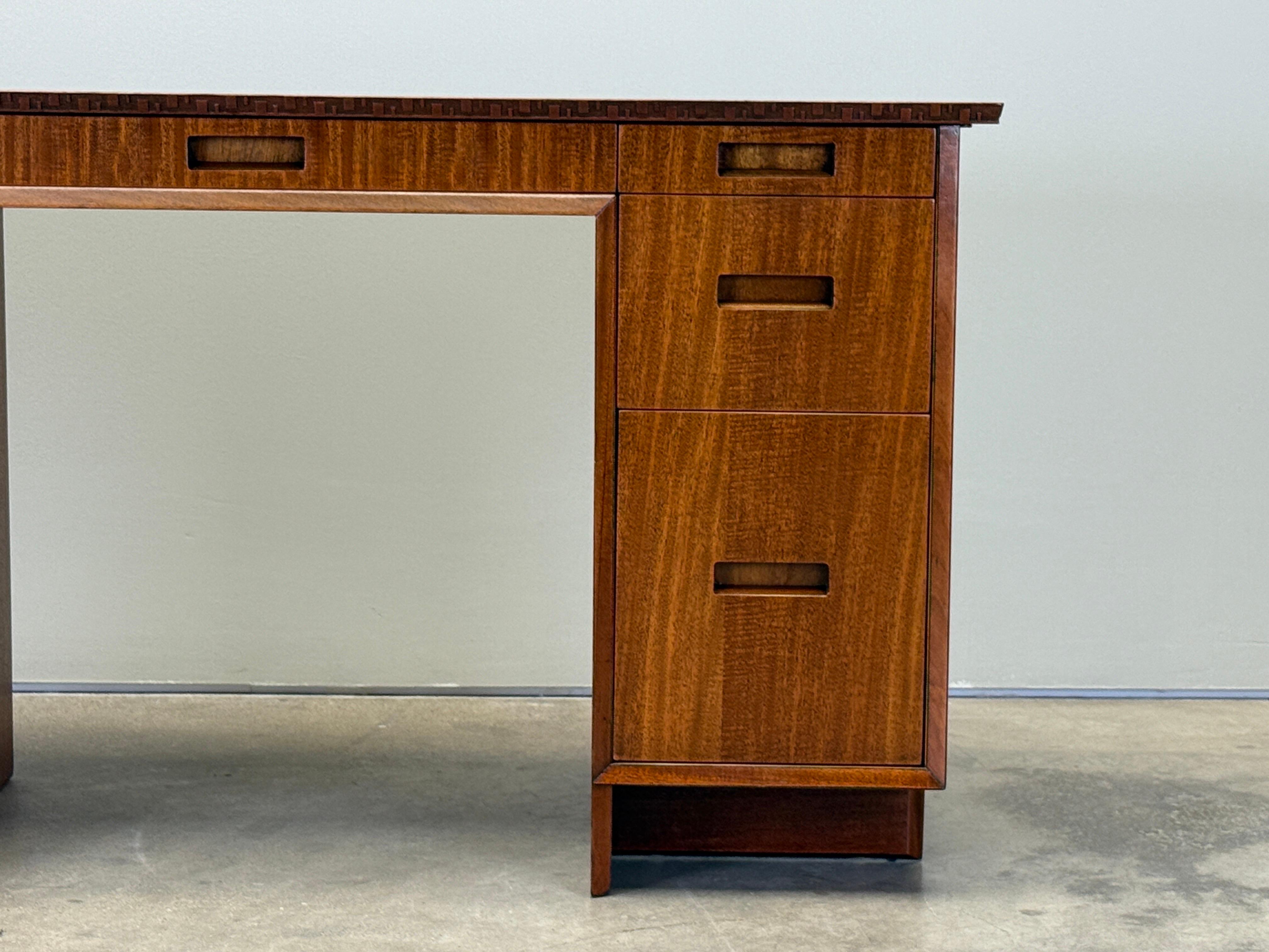 Acajou Frank Lloyd Wright pour le bureau Henredon en vente