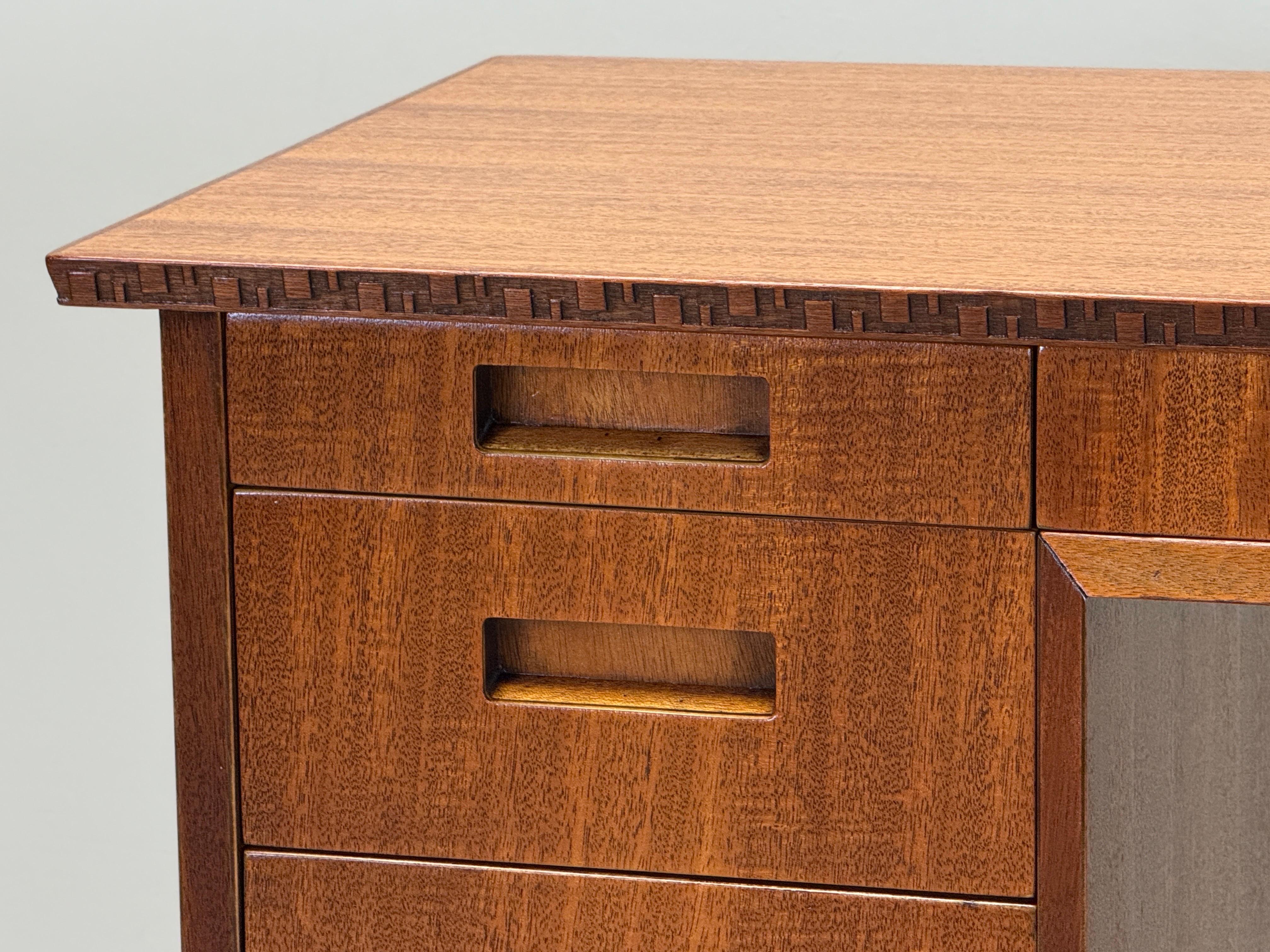 Frank Lloyd Wright pour le bureau Henredon en vente 1