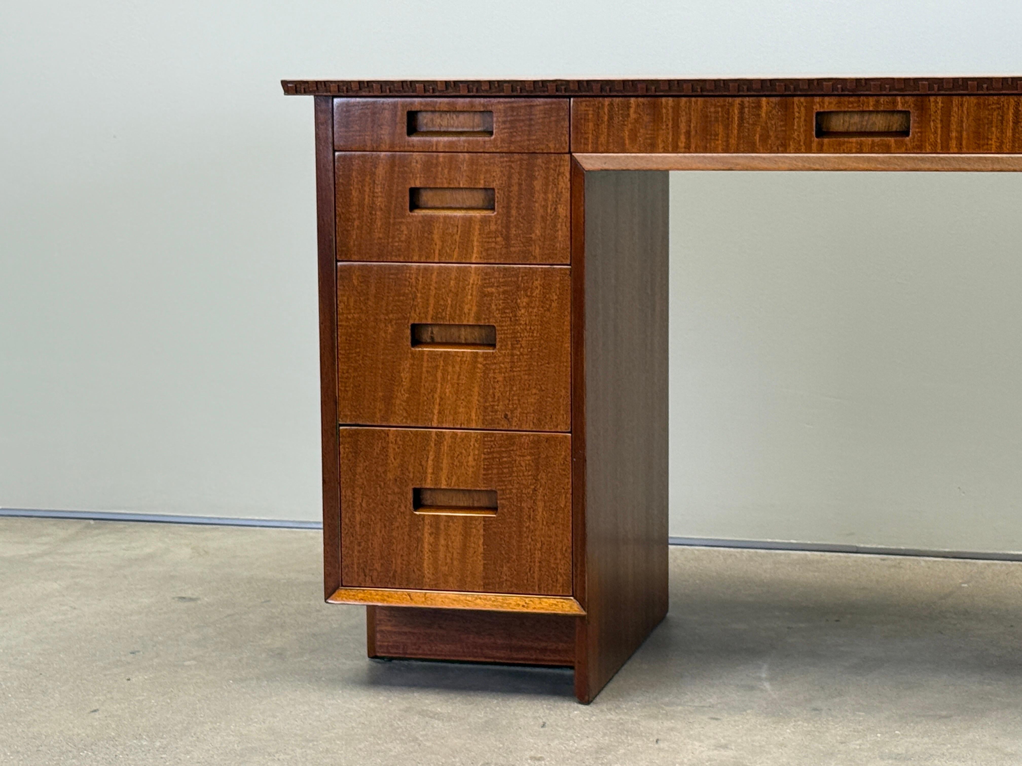 Frank Lloyd Wright pour le bureau Henredon en vente 2