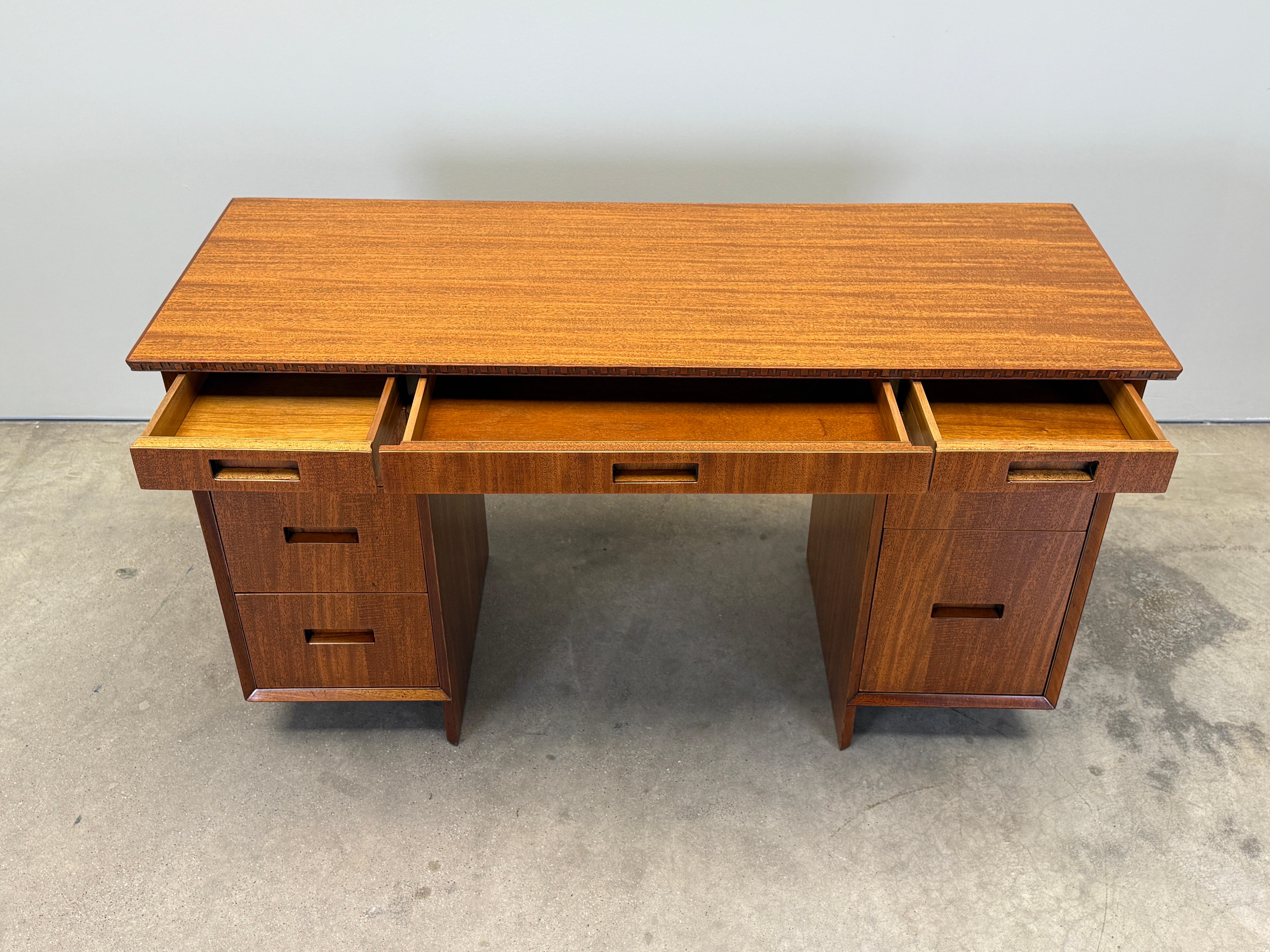 Frank Lloyd Wright pour le bureau Henredon en vente 3