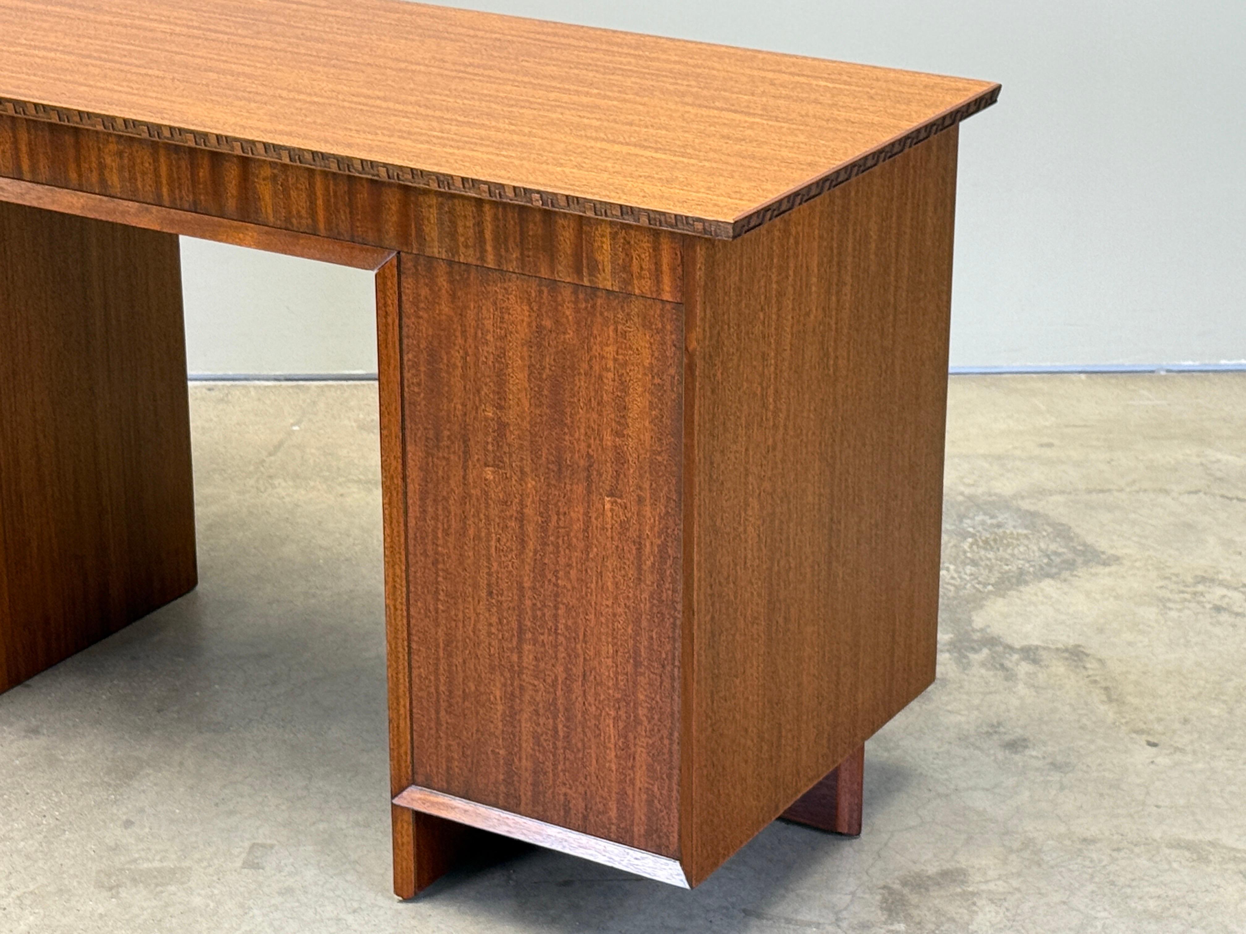 Frank Lloyd Wright pour le bureau Henredon en vente 4