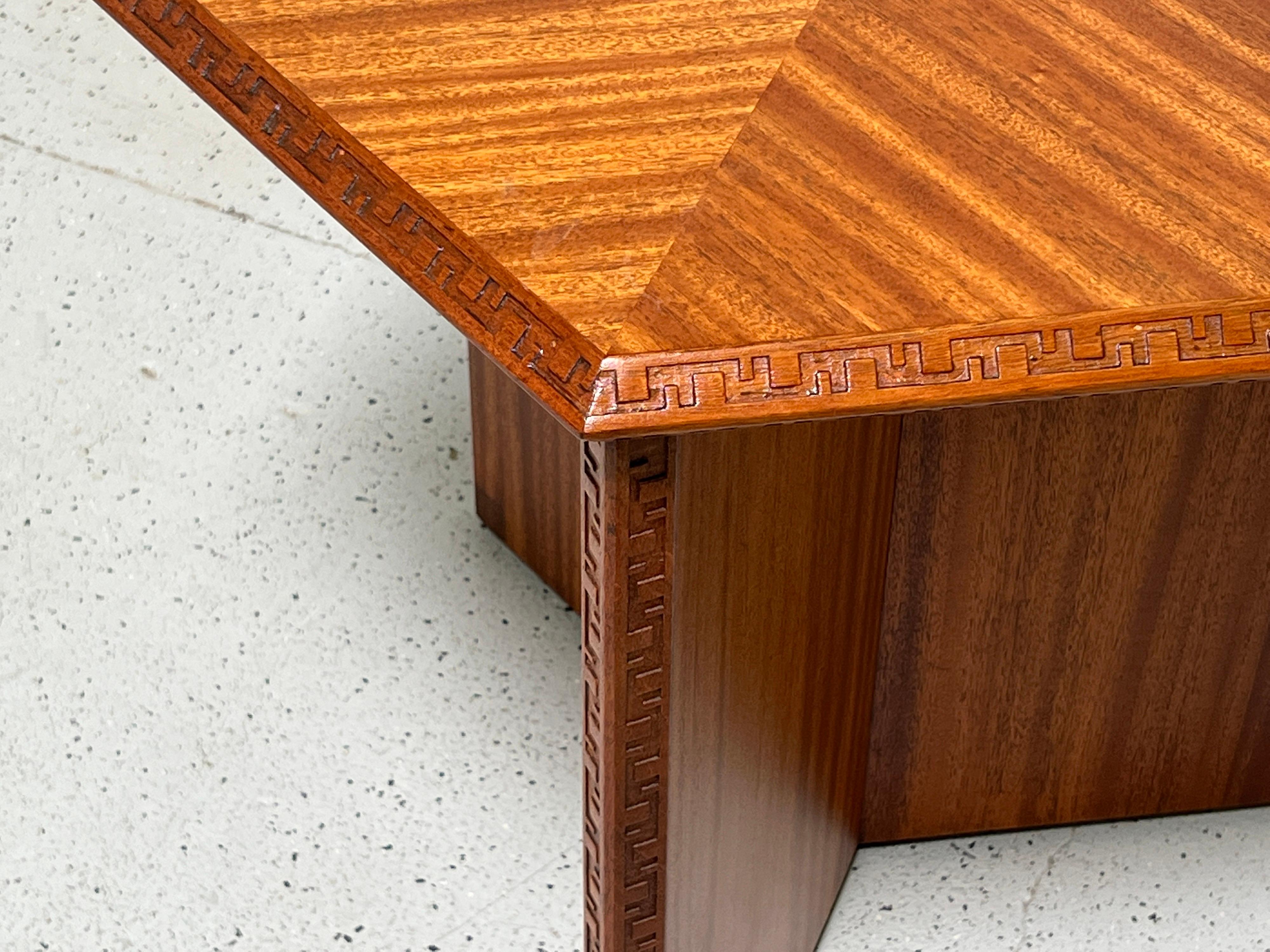 Sechseckiger Tisch von Frank Lloyd Wright für Henredon (Mahagoni) im Angebot