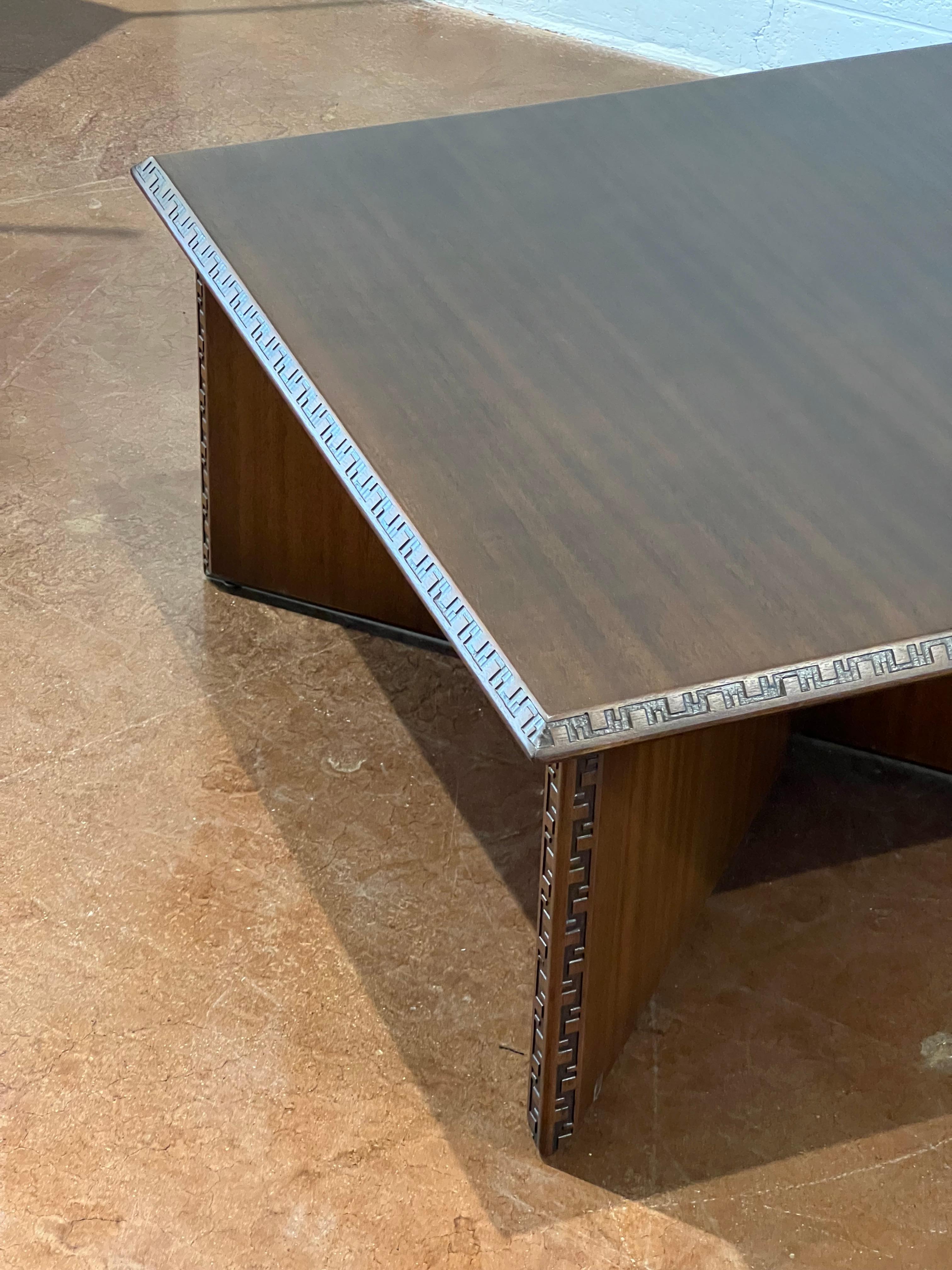 Milieu du XXe siècle Table basse carrée Frank Lloyd Wright pour Henredon  en vente