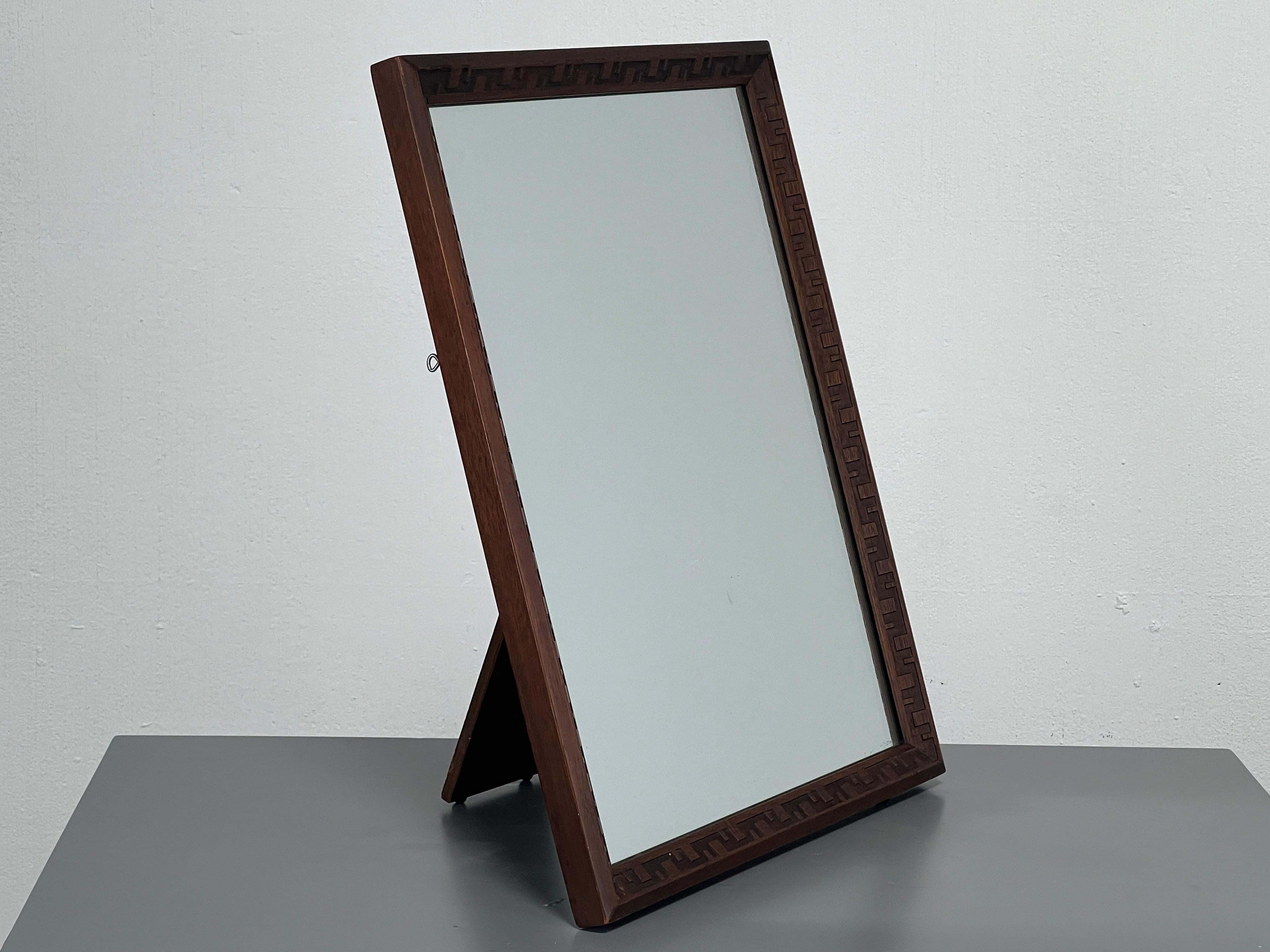 Rare miroir à poser Taliesin conçu par Frank Lloyd Wright pour Henredon. 