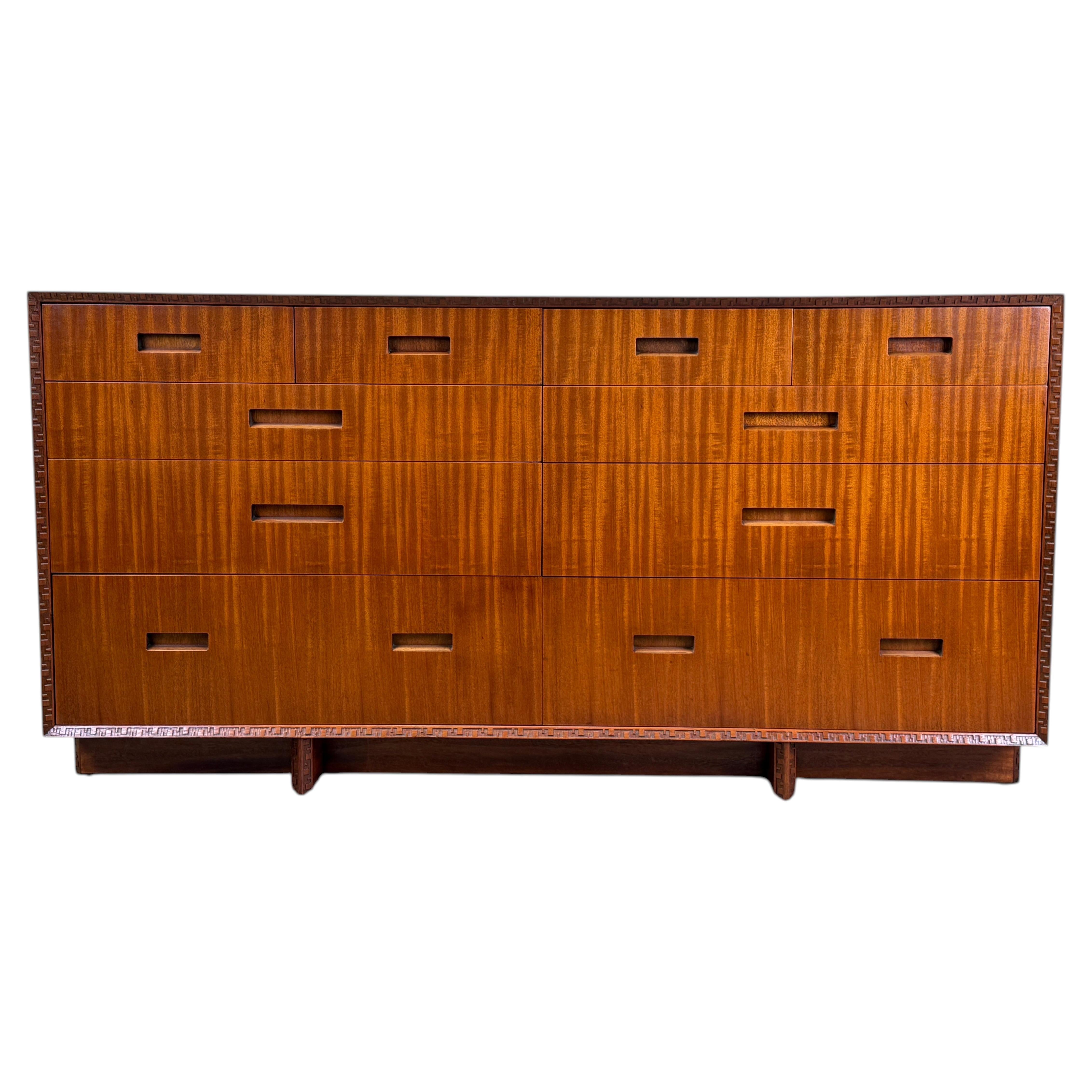 Gabinete Taliesin de Frank Lloyd Wright para Henredon