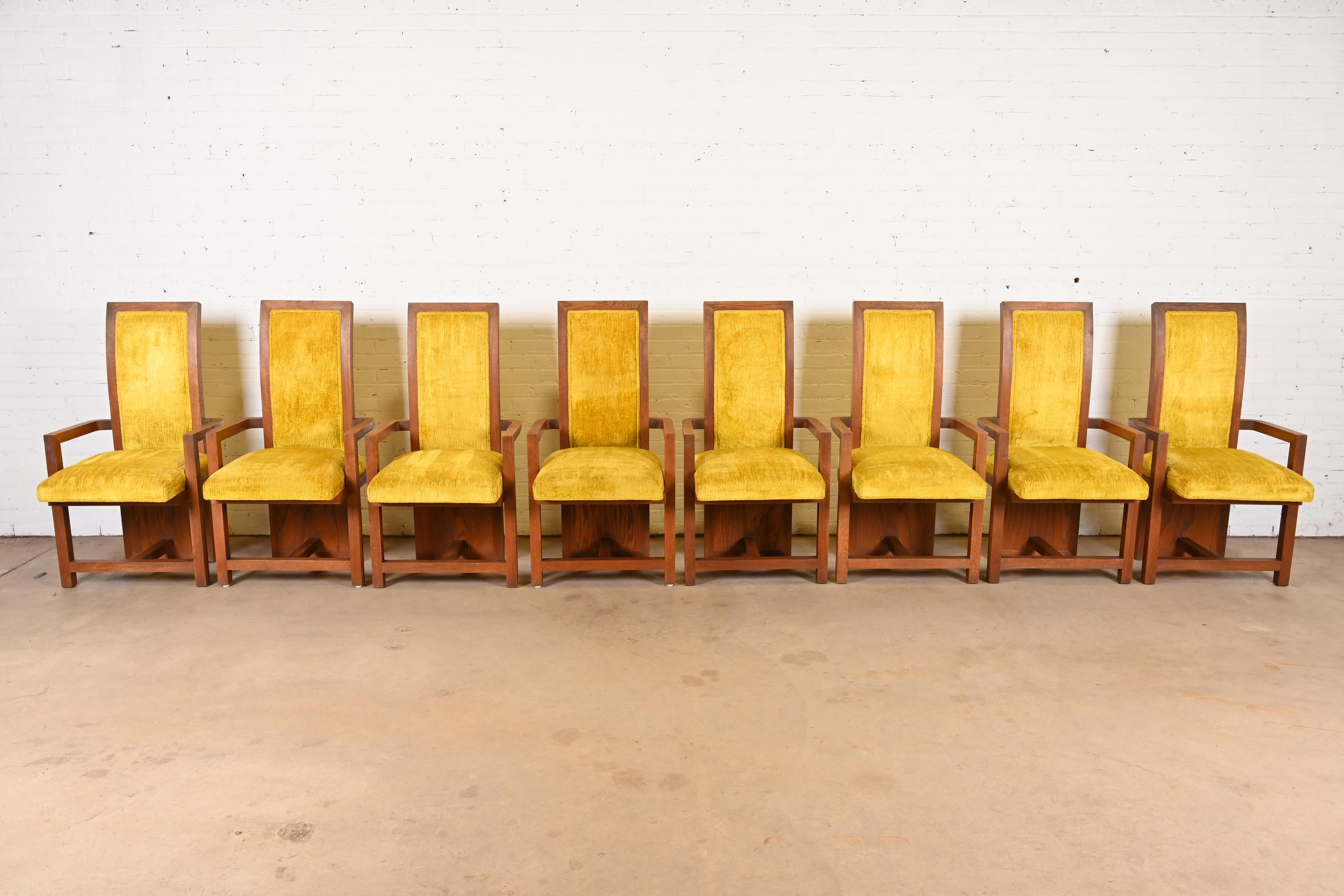 Très rare et exceptionnel ensemble de huit fauteuils de salle à manger 