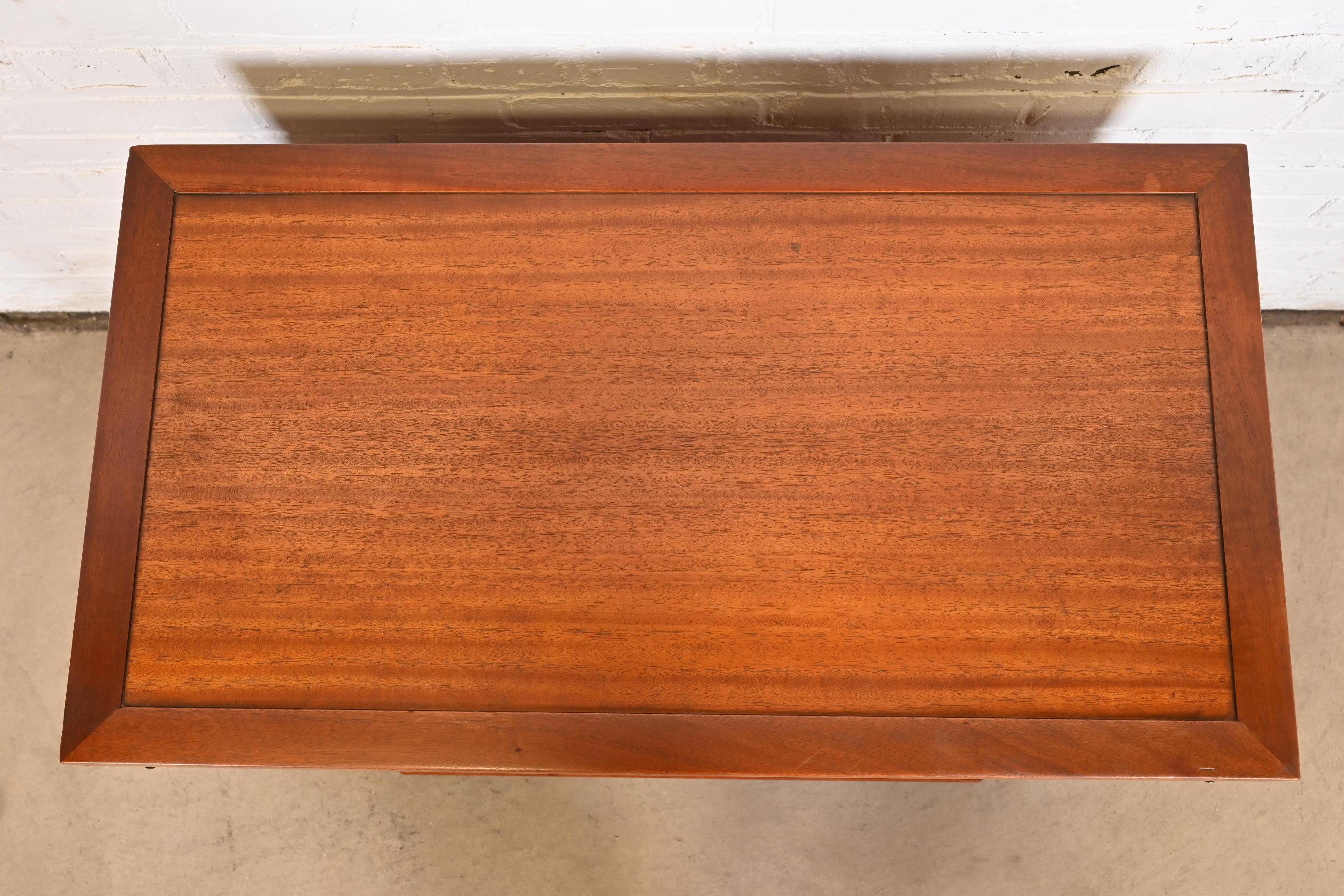 Armario de caoba Frank Lloyd Wright para Heritage Henredon Taliesin, años 50 en venta 3