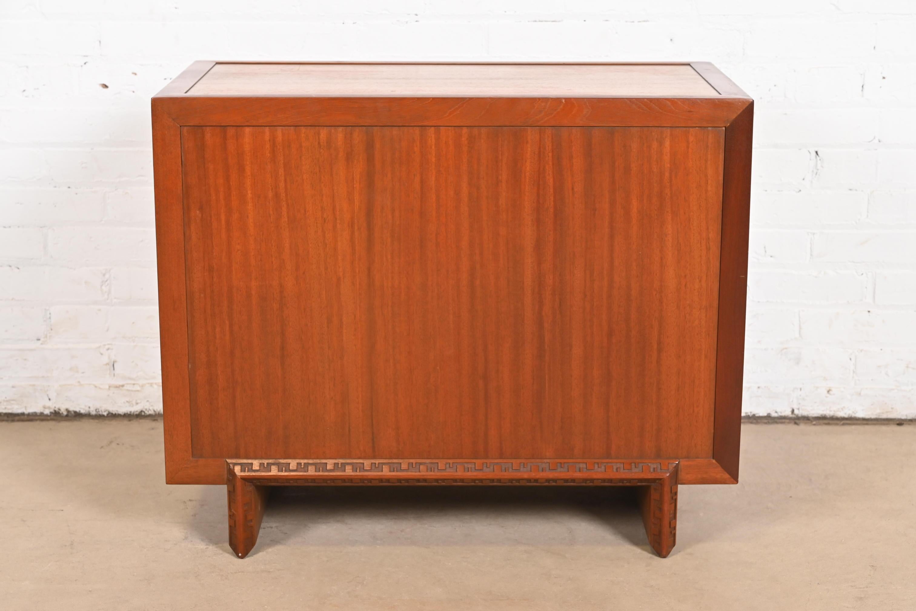 Armario de caoba Frank Lloyd Wright para Heritage Henredon Taliesin, años 50 en venta 5