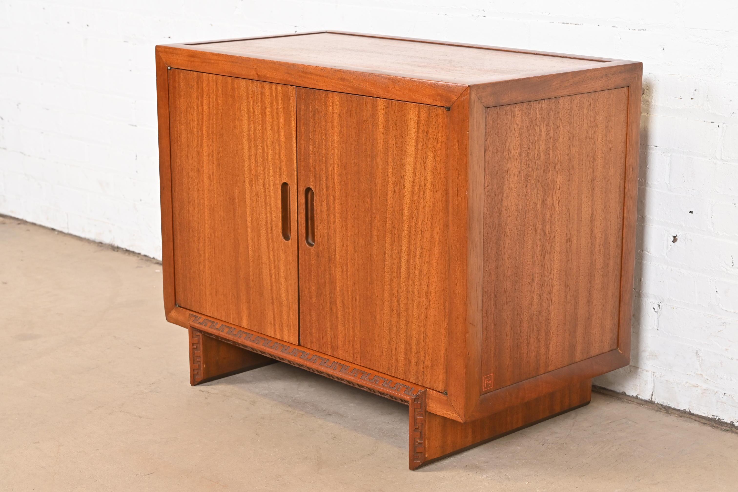 Armario de caoba Frank Lloyd Wright para Heritage Henredon Taliesin, años 50 Estadounidense en venta