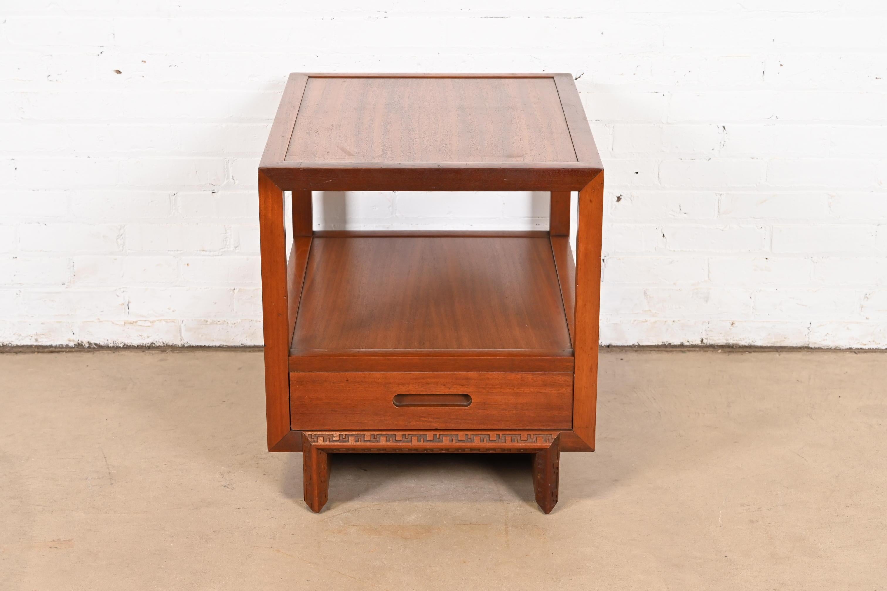 Frank Lloyd Wright for Heritage Henredon Taliesin Mahogany Nightstand, 1950s In Good Condition For Sale In South Bend, IN