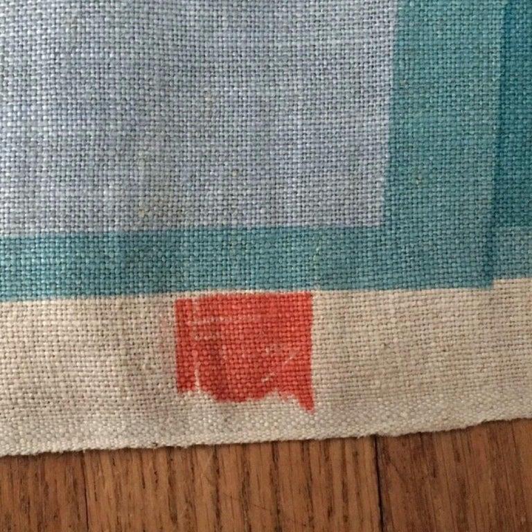 Frank Lloyd Wright für Schumacher Taliesin Textil, Wandteppichmuster, blau, 1955. Entwurf Nr. 101 für F. Schumachers Taliesin-Linie von Dekorationsstoffen und Tapeten, 1955. Mit Original-Labels und auch Original-Farbmustern. Maße: 52