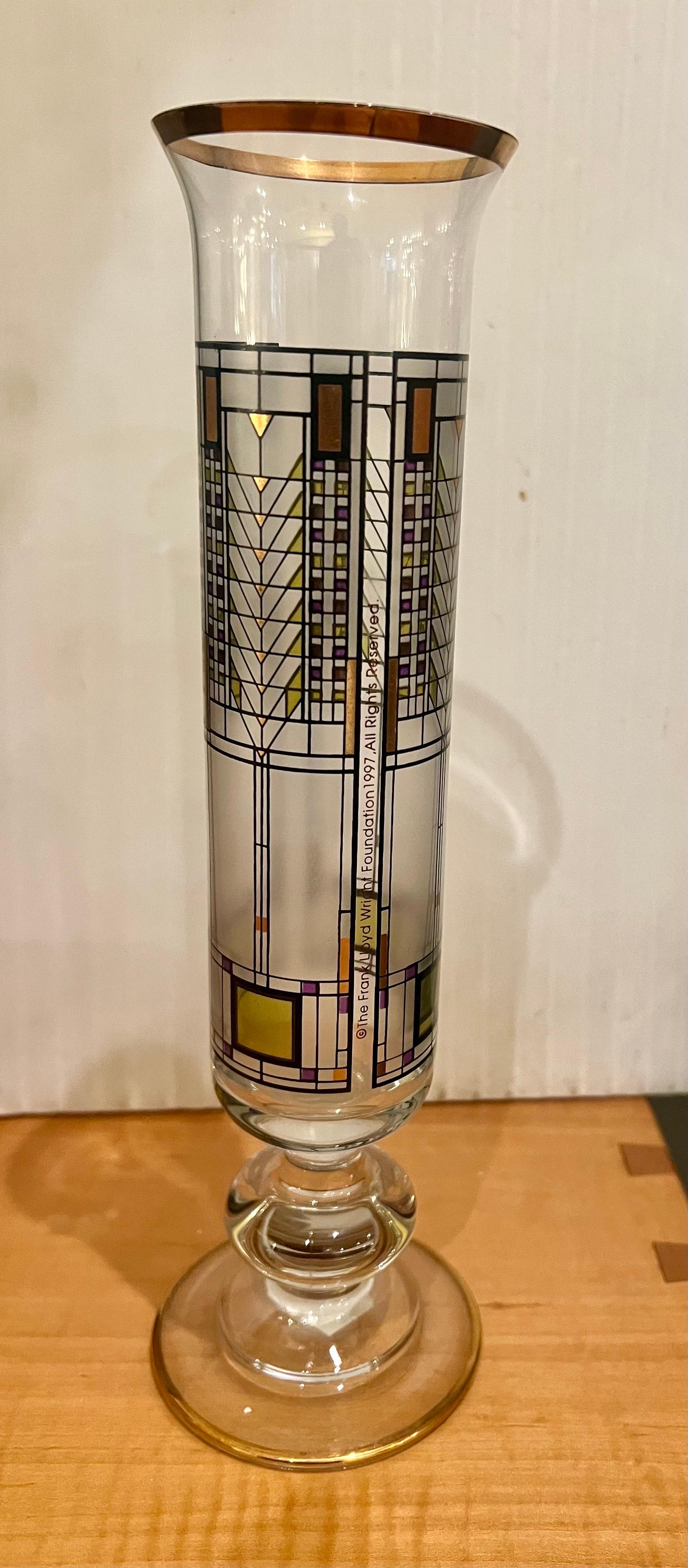 Magnifique vase en verre italien avec le design de Frank Lloyd Wright , 1997 Italie excellent état pas d'éclats ou de fissures conserve l'étiquette made in Italy , Made by Egizia Italy.