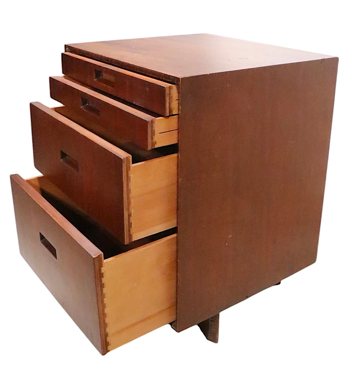 Frank Lloyd Wright Heritage Henredon  Taliesin Four Drawer Dresser  Nightstand For Sale 5