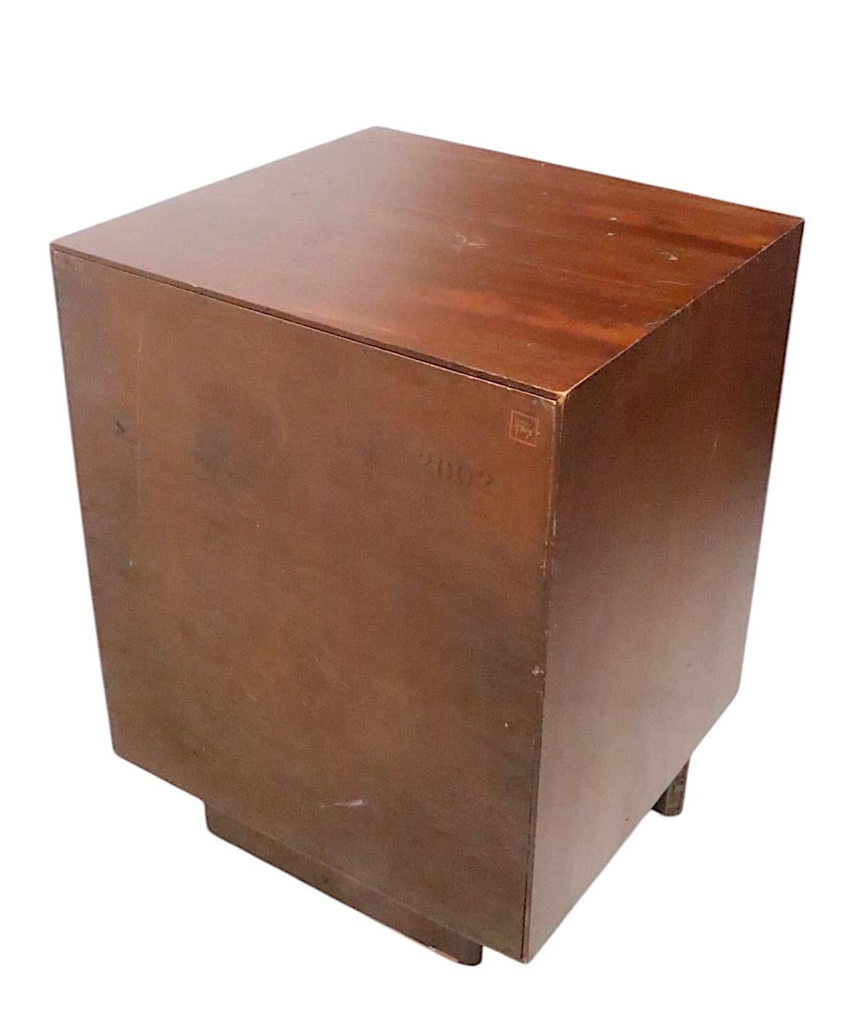 Frank Lloyd Wright Heritage Henredon  Taliesin Four Drawer Dresser  Nightstand For Sale 12