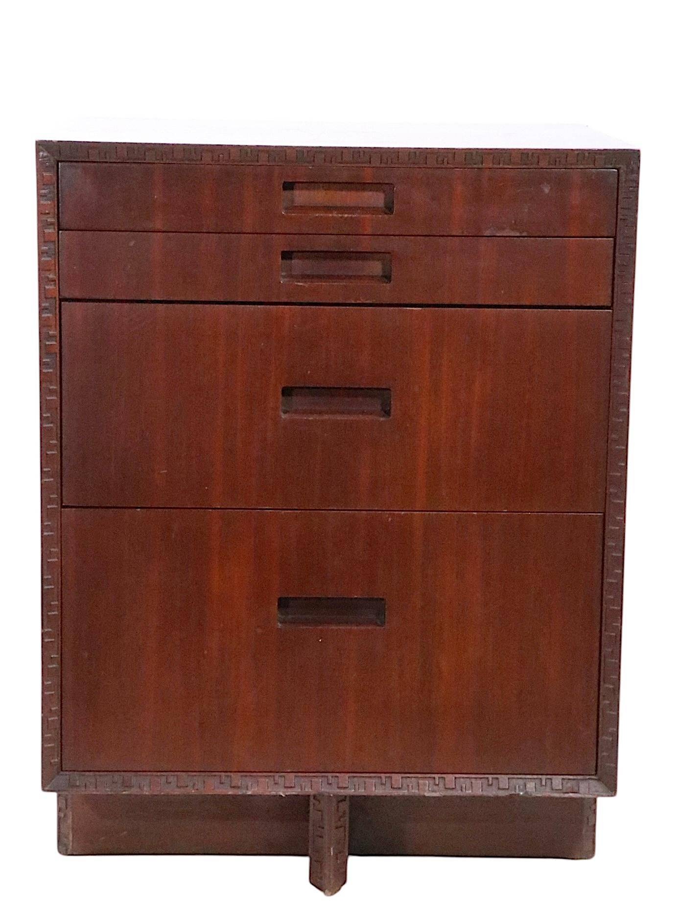 Frank Lloyd Wright Heritage Henredon  Taliesin Four Drawer Dresser  Nightstand In Good Condition For Sale In New York, NY