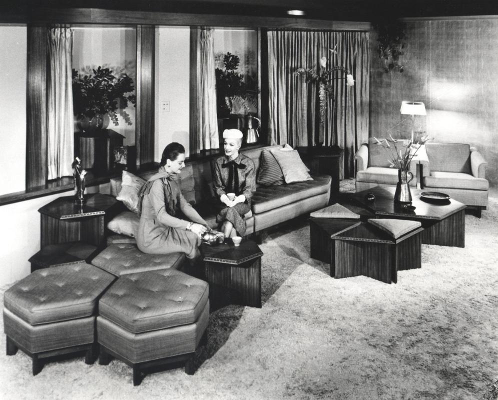 Frank Lloyd Wright Heritage Taliesin Hexagonal Mahogany Coffee Table, 1955 In Fair Condition In Brooklyn, NY