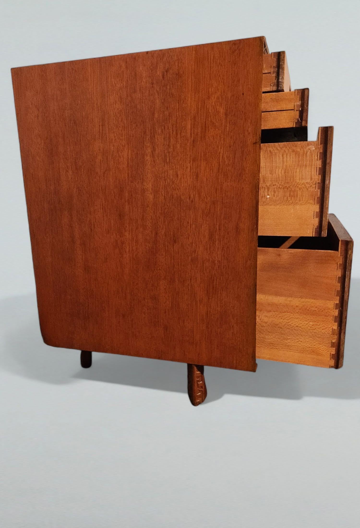 20ième siècle Commode 4 tiroirs en acajou de Frank Lloyd Wright Heritage Henredon 1955 en vente