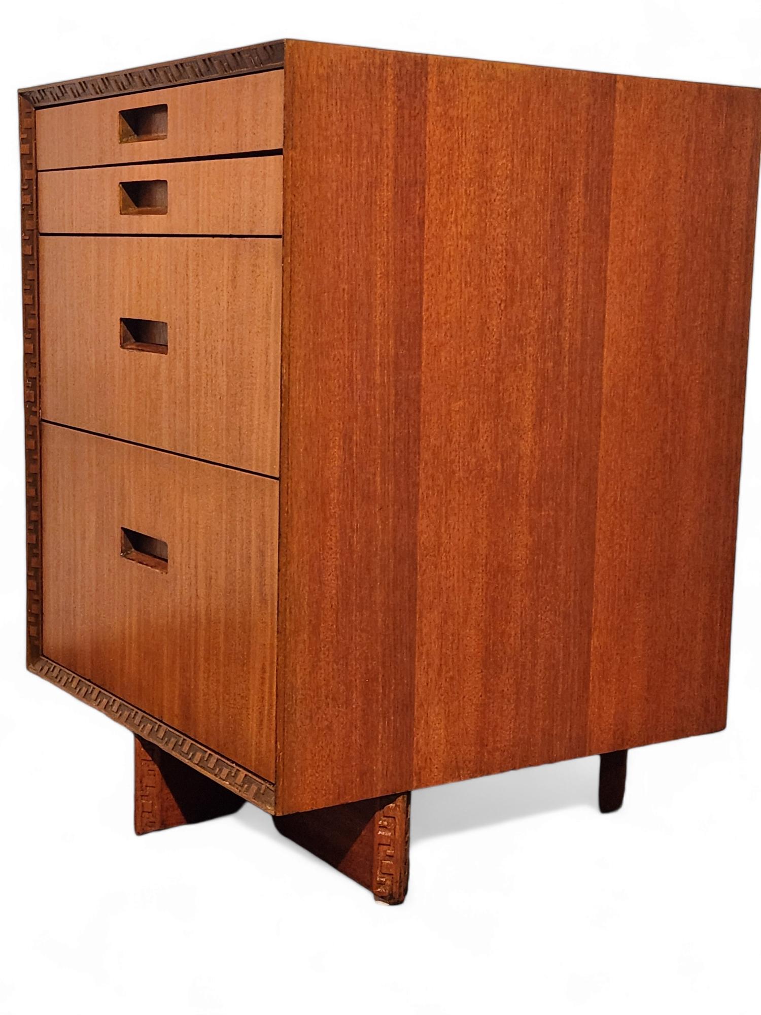Acajou Commode 4 tiroirs en acajou de Frank Lloyd Wright Heritage Henredon 1955 en vente